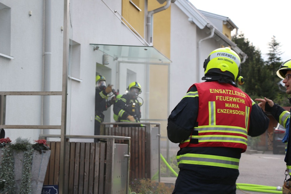 Chloraustritt bei Kellerbrand: Feuerwehr im Einsatz