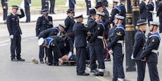 Schrecksekunde bei Trauerfeier: Polizist kippt um