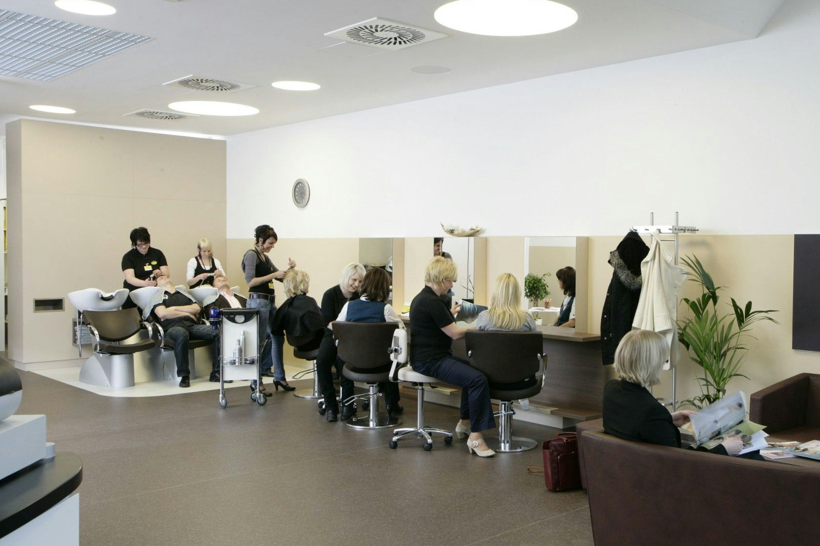 Auch Lehrlinge werden neben ausgelernten Stylisten bei der Auszahlung der Prämie berücksichtigt.