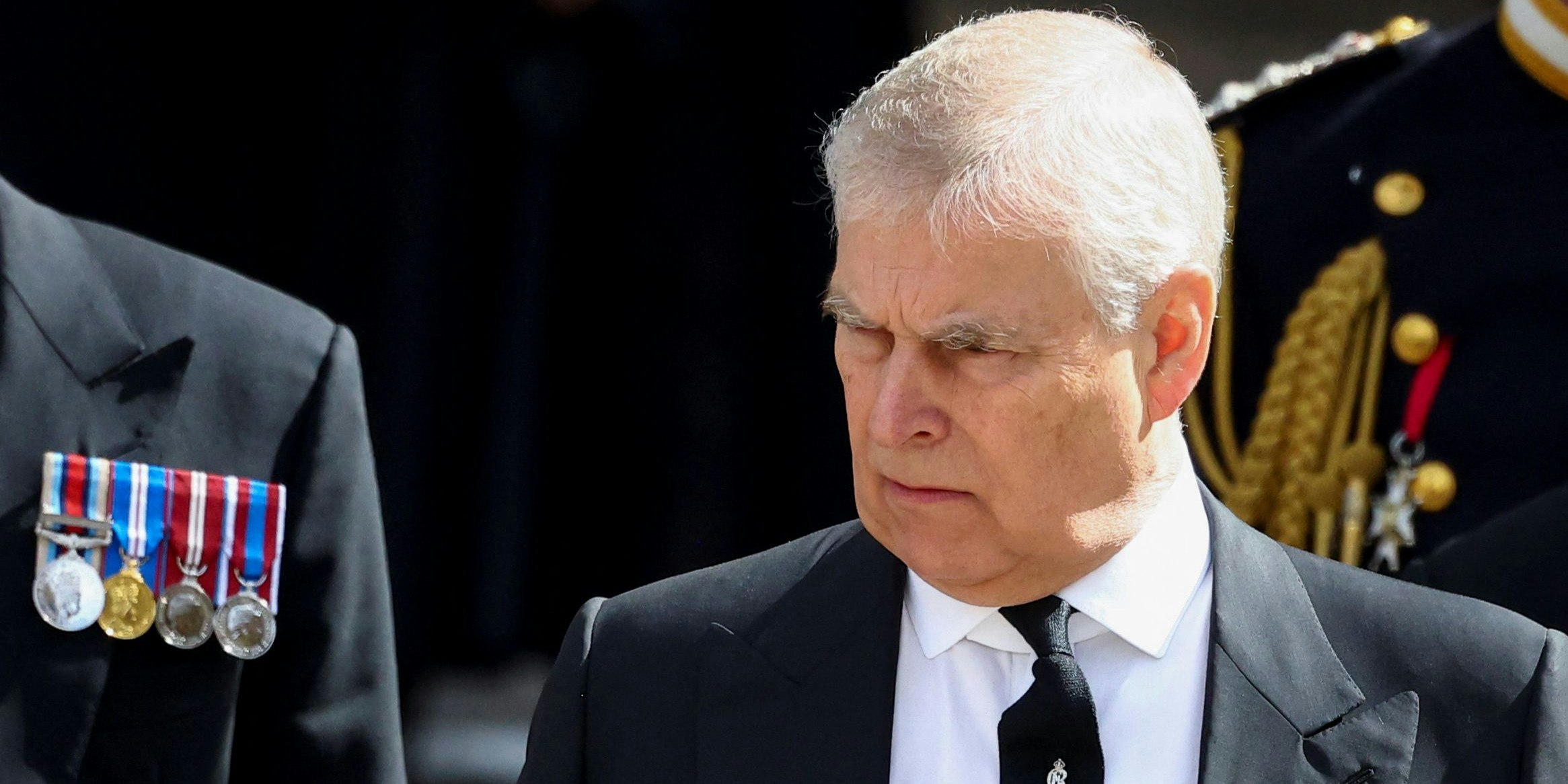 Prinz Andrew darf keine Uniform tragen.