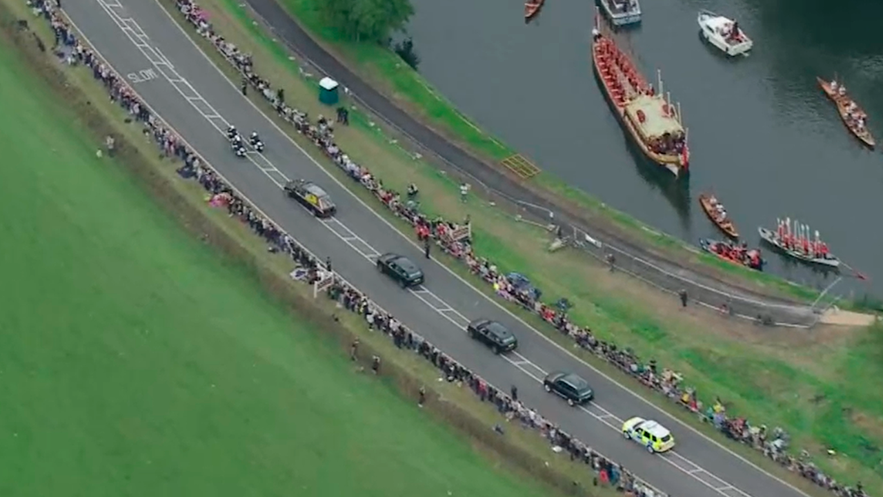 Heute.at - LIVE-VIDEO: Hier kommt Sarg der Queen in Windsor an