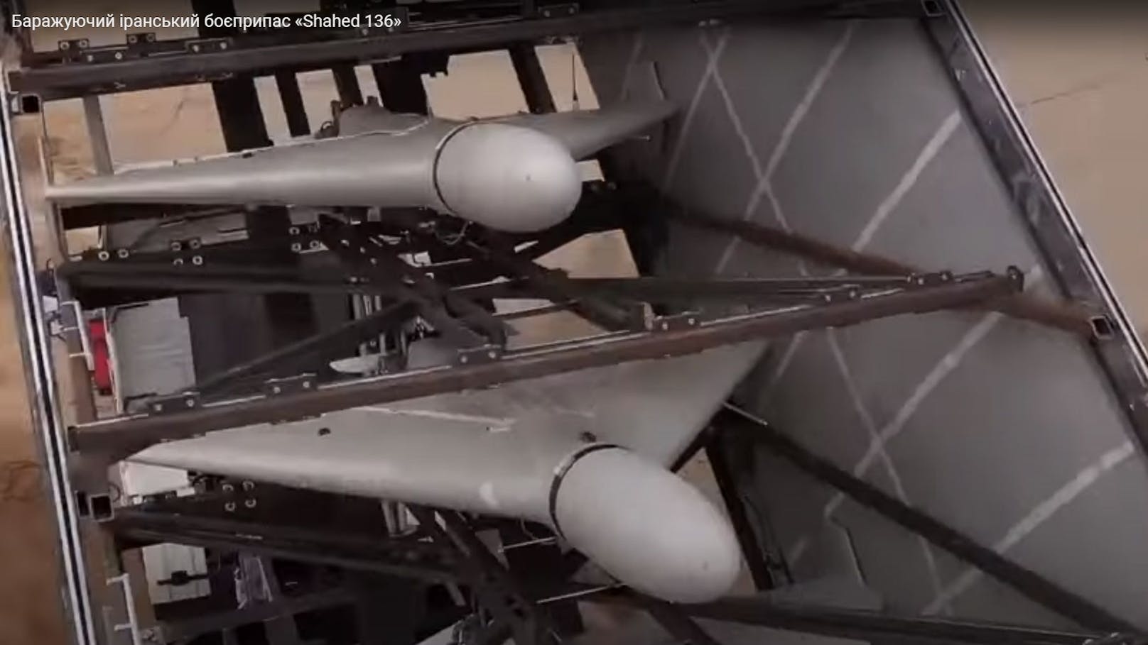 Laut dem Militär-Experten dürfte es sich bei den "Liebesgrüßen aus Teheran" um Kamikaze-Drohnen vom Typ "Shahed-136" handeln, ...