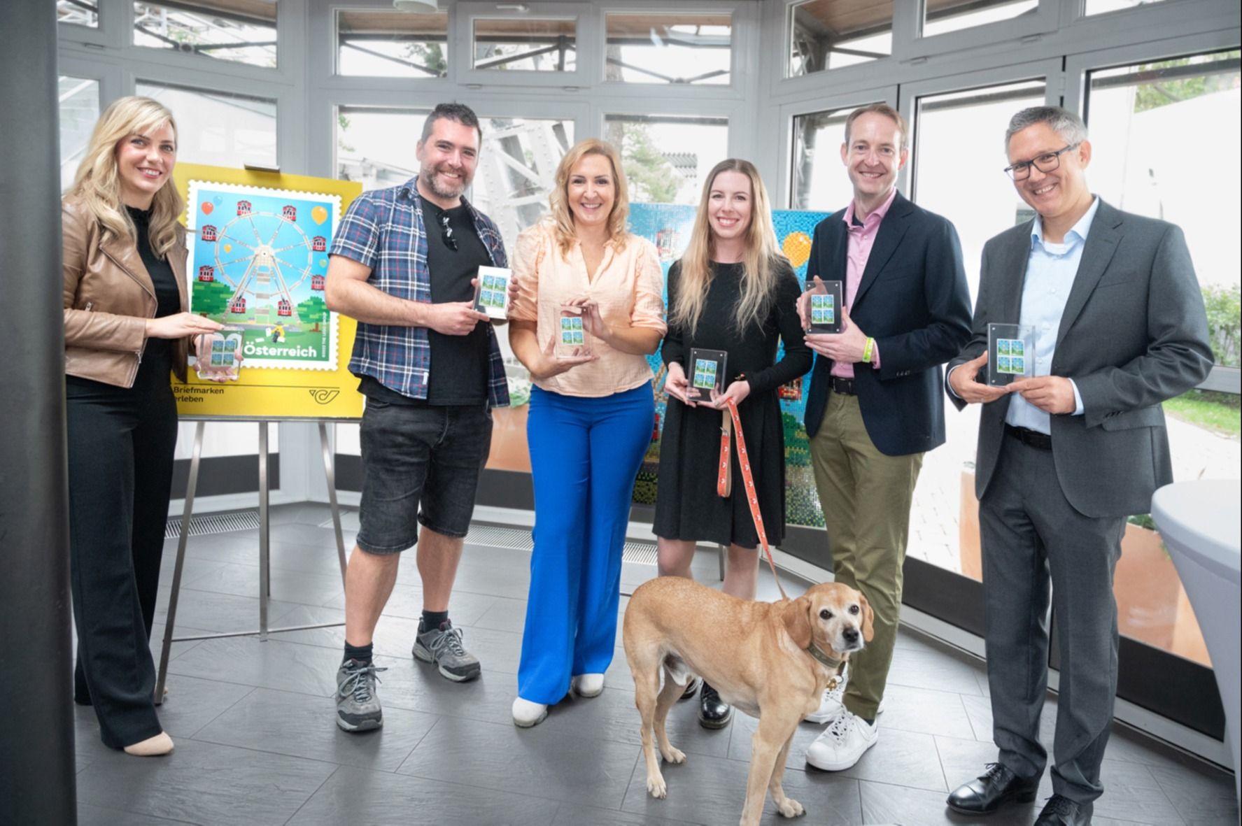 Patricia Liebermann, BA, MDes Leitung Philatelie, Österreichische Post AG, Chris Booth, Associate Creative Director The LEGO Agency und Designer der Sonderbriefmarke, Karen Pascha-Gladyshev, Vice President & General Manager EUC, The LEGO Group, Nora Lamac, Wiener Riesenrad, Florian Gmeiner, Senior Director Marketing EUC, The LEGO Group, DI Dr. Harald Kunczier MBA, Geschäftsfeldleitung Filialen, Österreichische Post AG (© Österreichische Post AG)