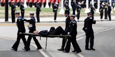 Polizist bricht während Queen-Beerdigung zusammen