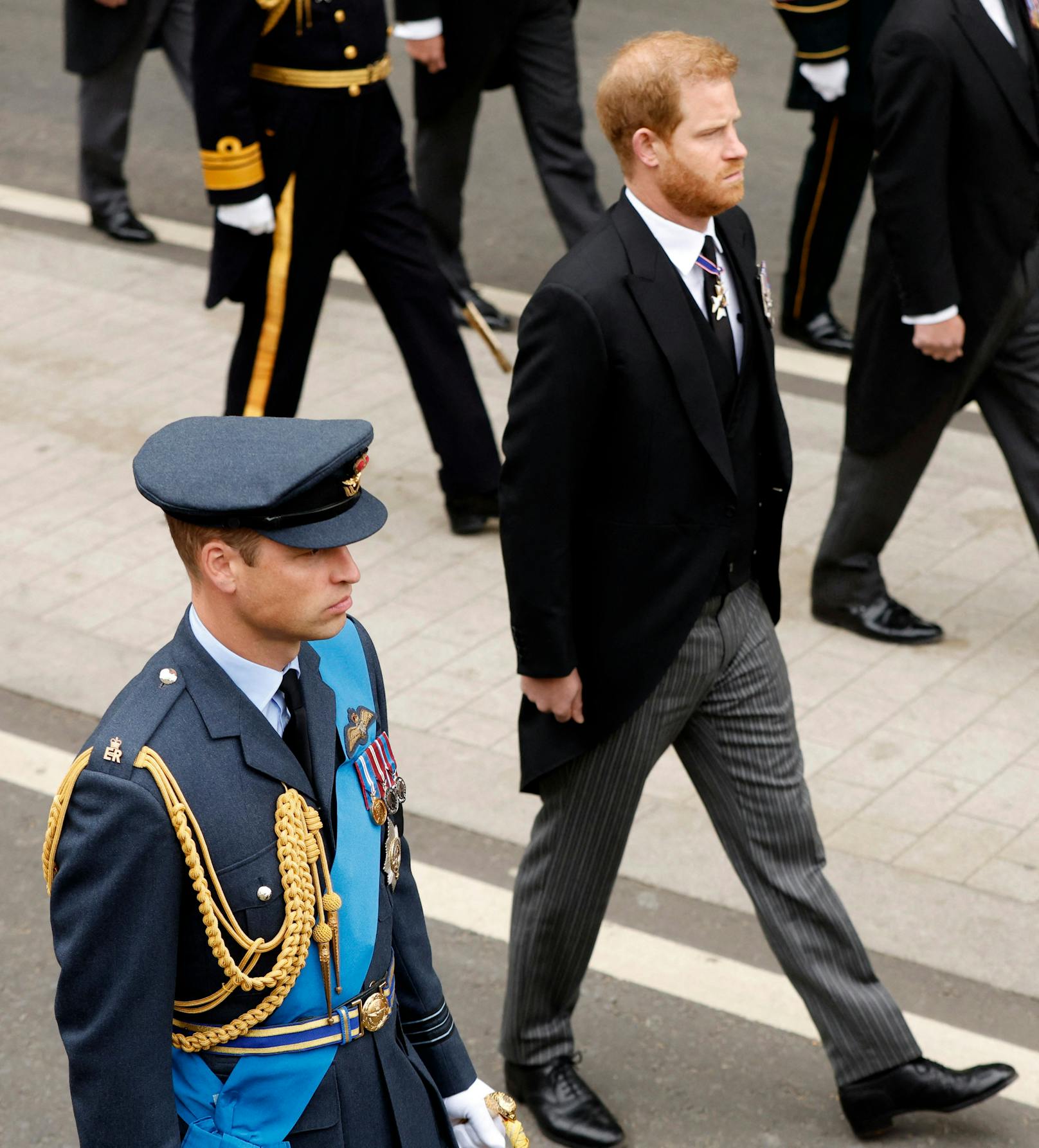 Prinz William, der Thronfolger und der Royal-Aussteiger Harry. 
