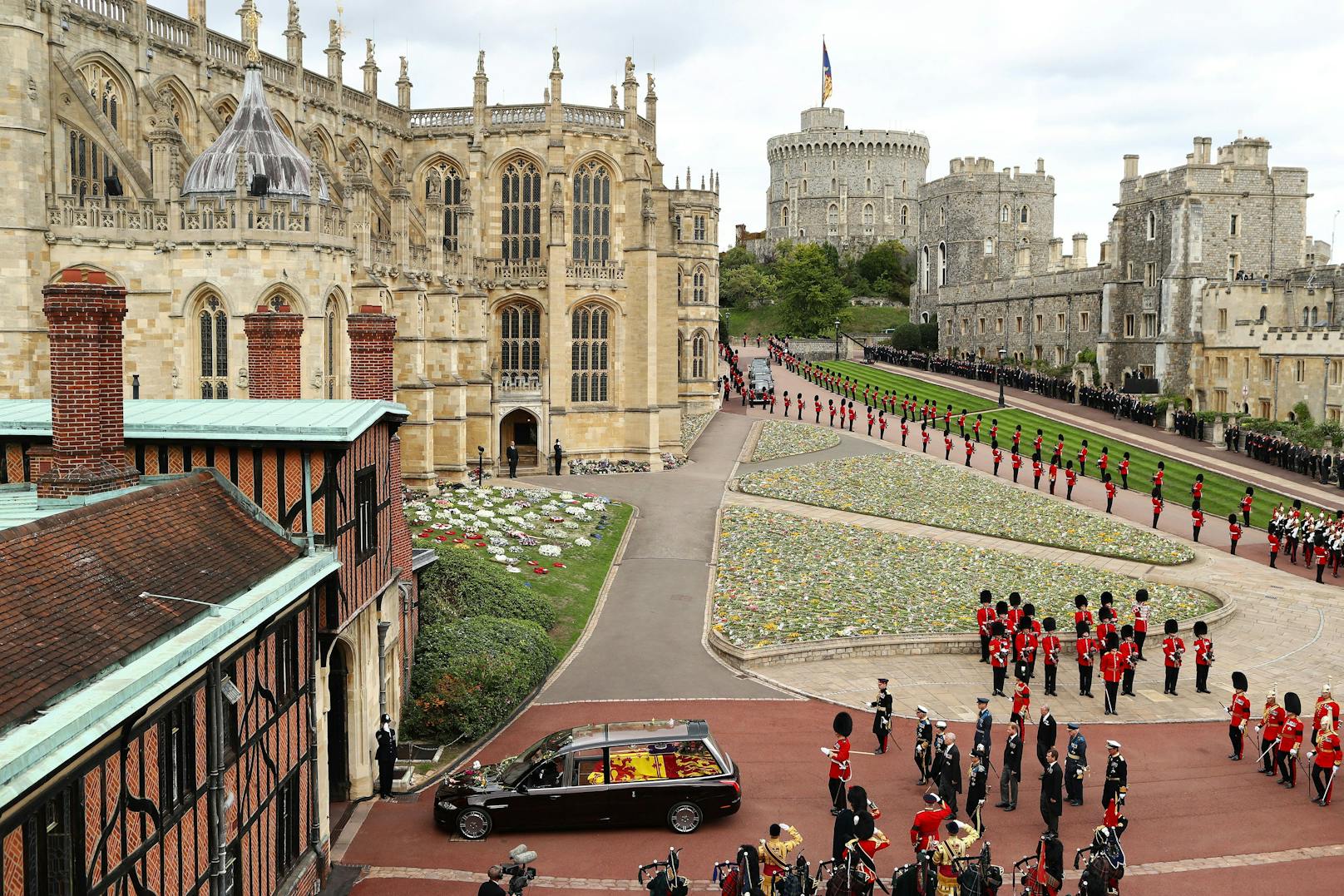 Der Gedenkgottesdienst in der St. George's Chapel in Windsor Castle fand nach dem Staatsbegräbnis in der Westminster Abbey statt.