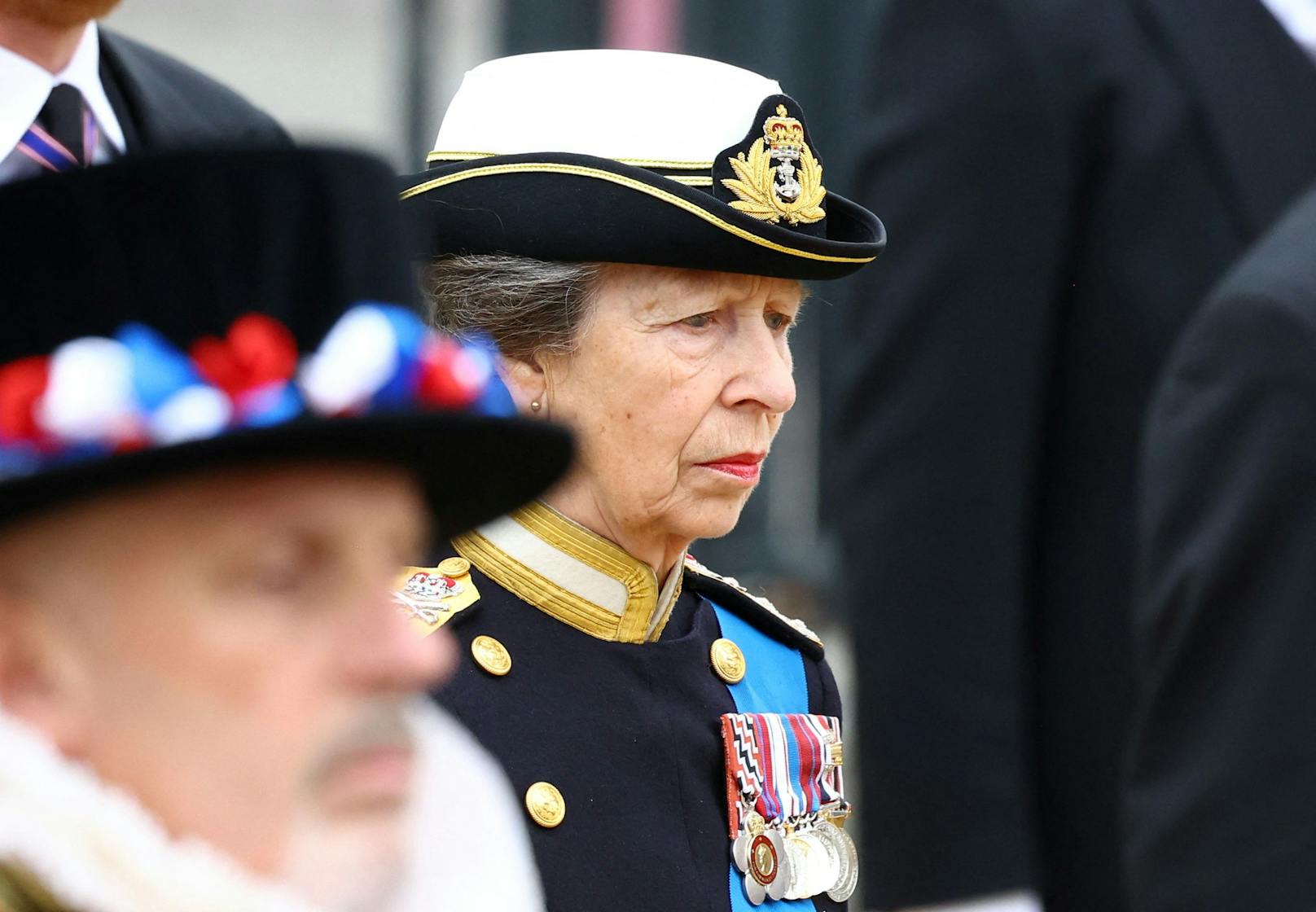 Prinzessin Anne ist in tiefer Trauer. Sie begleitete auch die Queen auf ihrer Reise von Balmoral nach London.