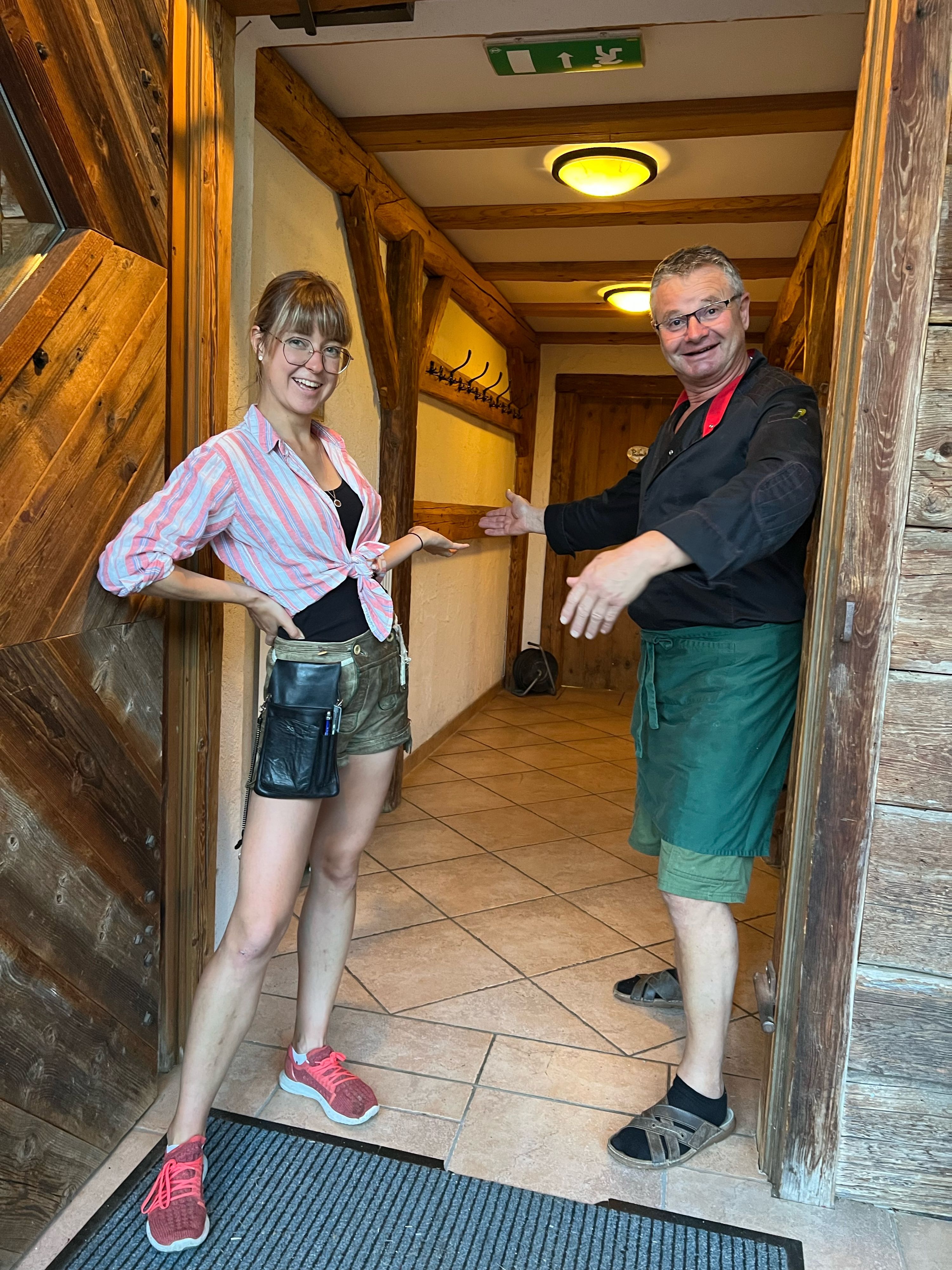 Wirt Heinrich Scheiblhofer (rechts) mit seiner Tochter Magdalena Nimmervoll.