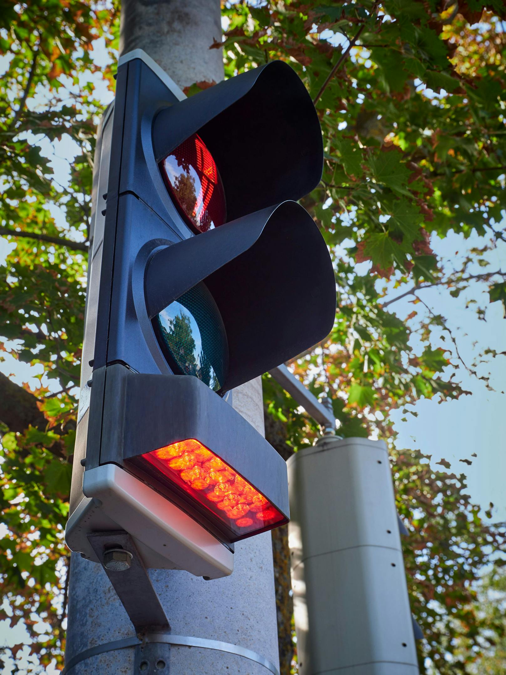 Aufnahmen der Hightech-Ampel und ihrer Funktionsweise. 