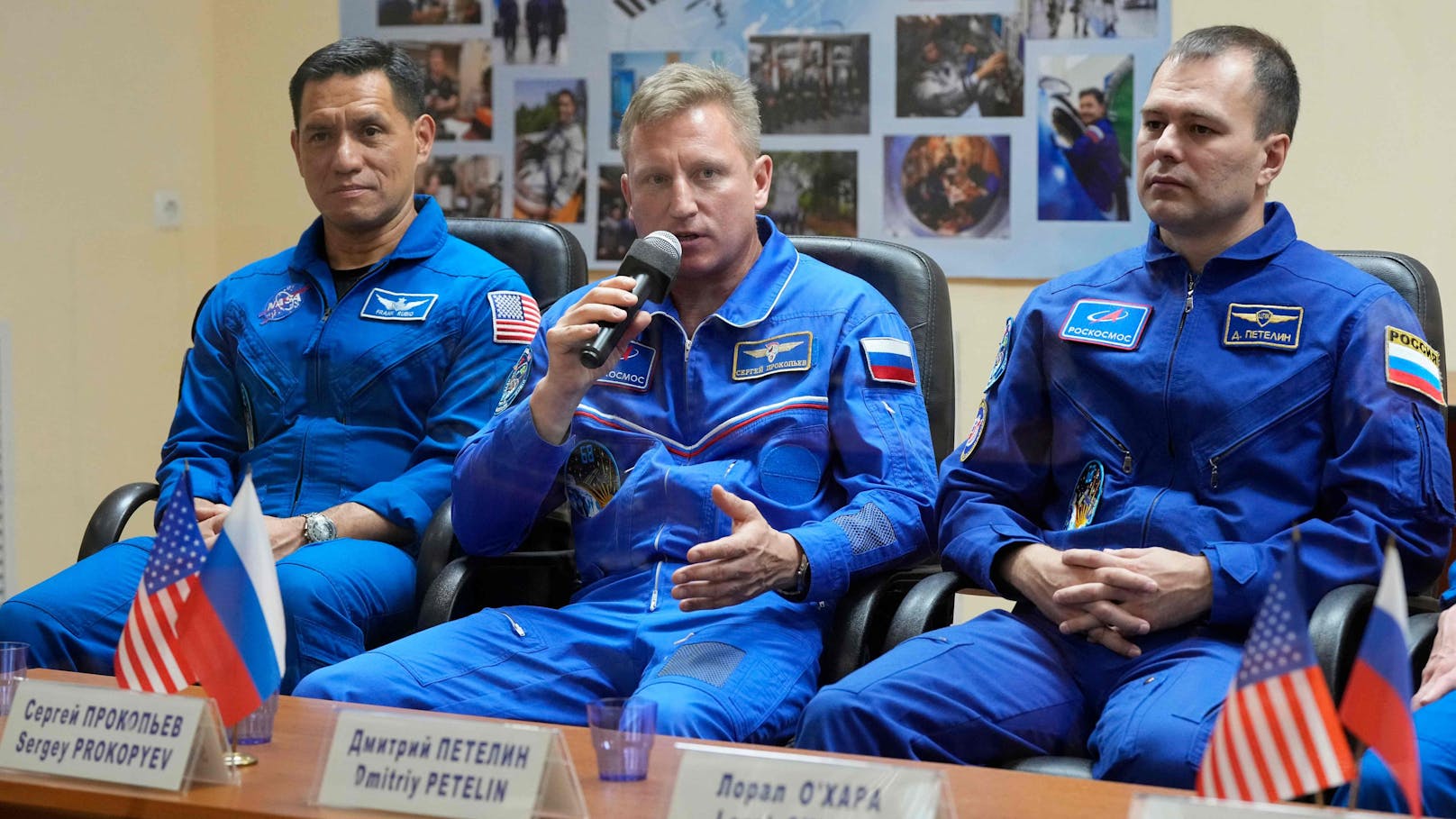 Nasa-Astronaut <strong>Frank Rubio,&nbsp;</strong>die Kosmonauten <strong>Sergej Prokopjew</strong> und <strong>Dmitri Petelin</strong>&nbsp;(v.l.n.r.)