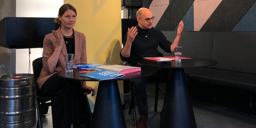 Stv. KUPF-Geschäftsführerin Verena Humer (l.) neben Geschäftsführer Thomas Diesenreiter