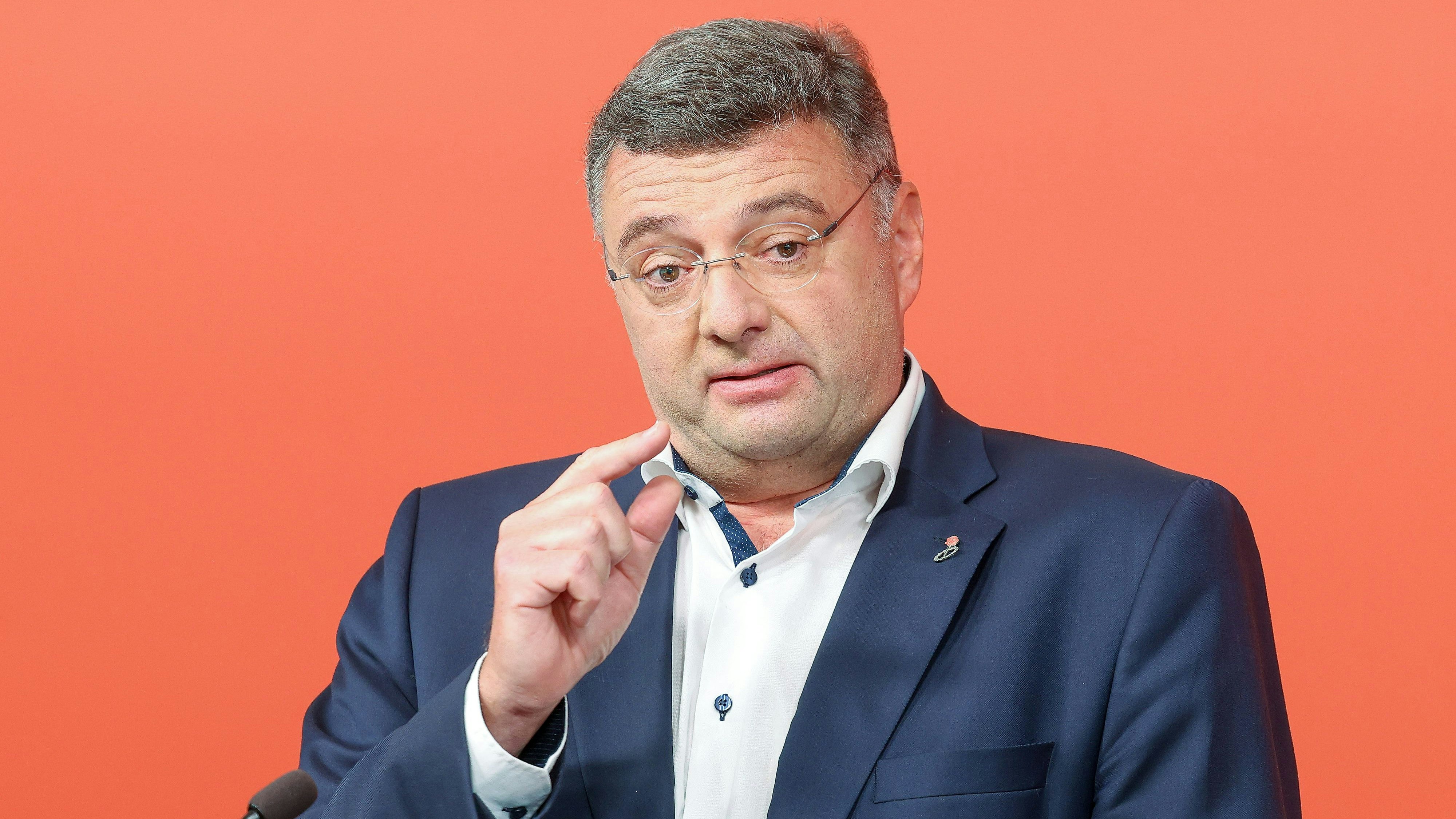 SPÖ-Vizeklubchef Jörg Leichtfried meint, dass die CO2-Steuer die Bevölkerung nur noch stärker belastet.