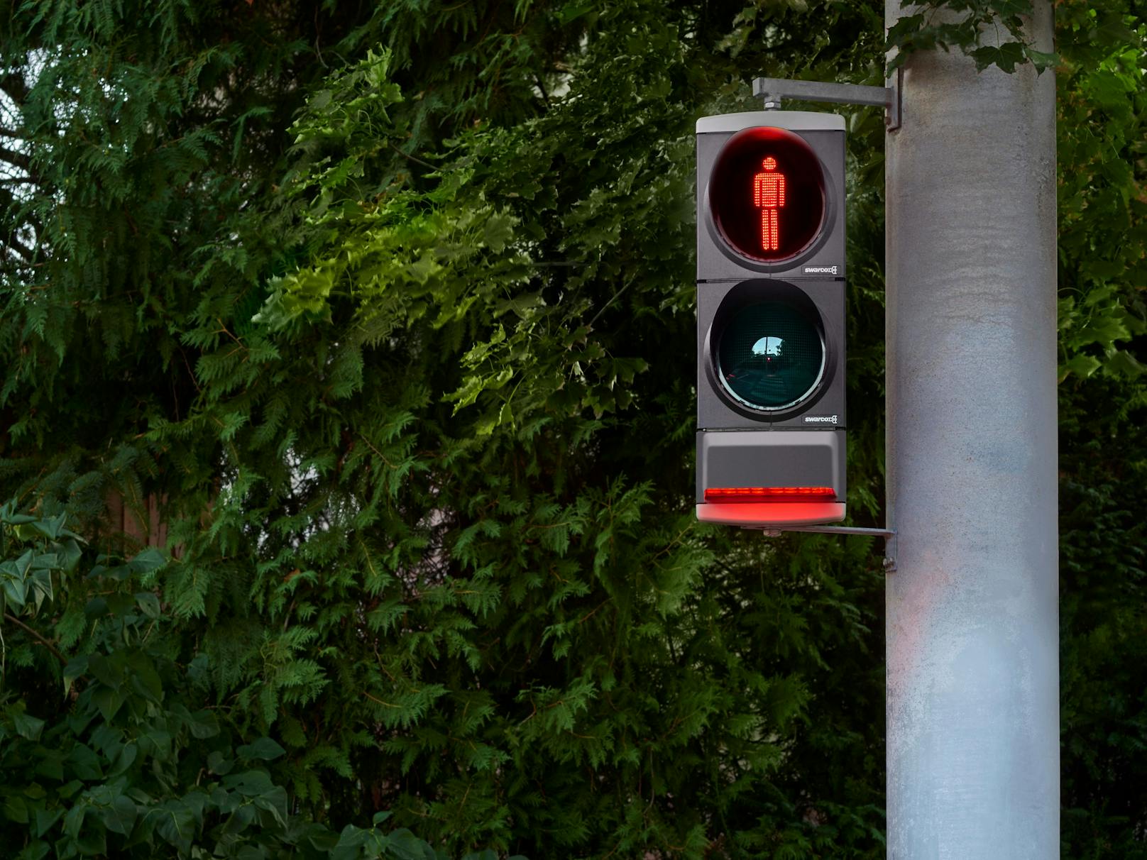 Aufnahmen der Hightech-Ampel und ihrer Funktionsweise. 