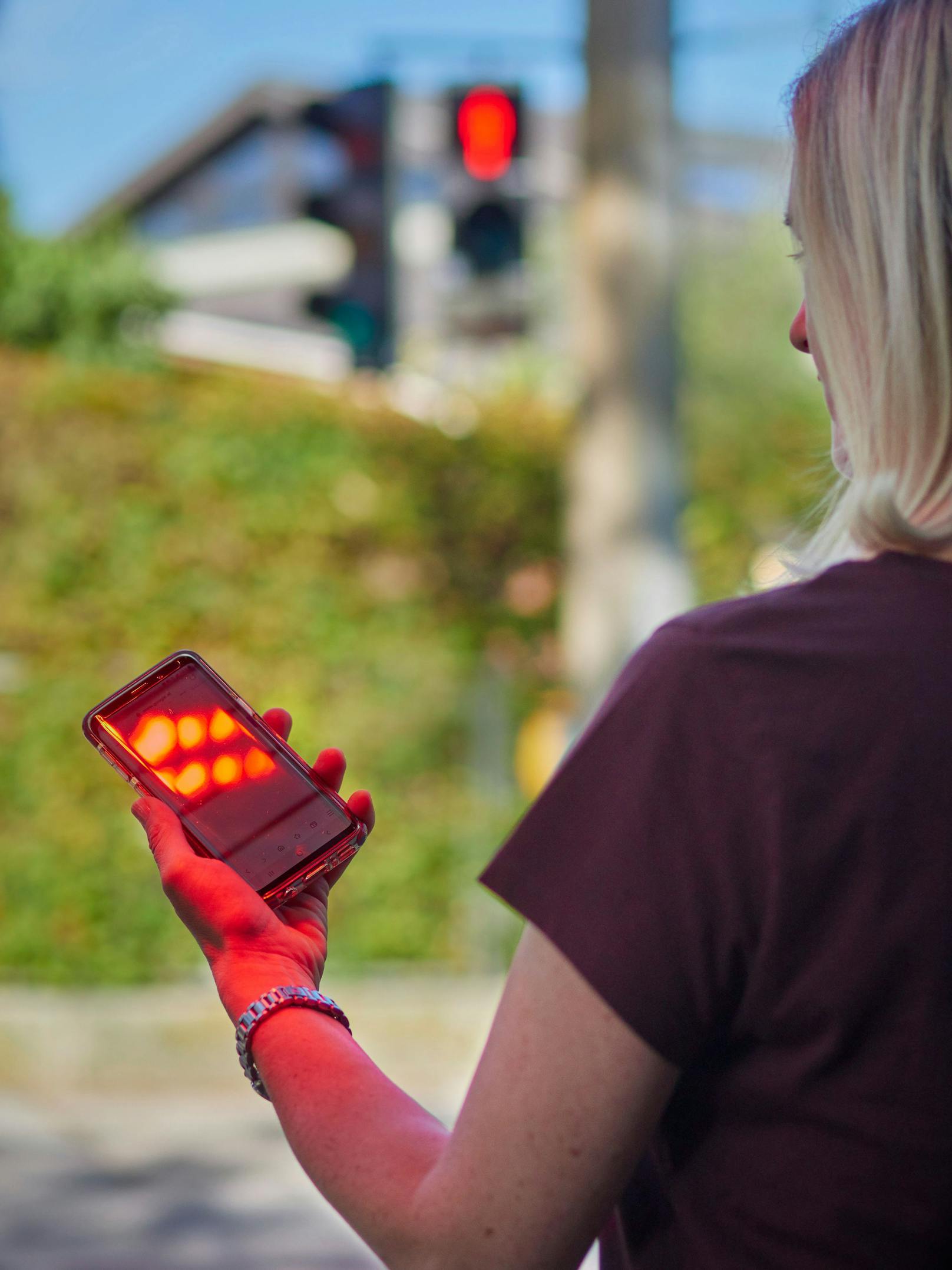 Aufnahmen der Hightech-Ampel und ihrer Funktionsweise. 