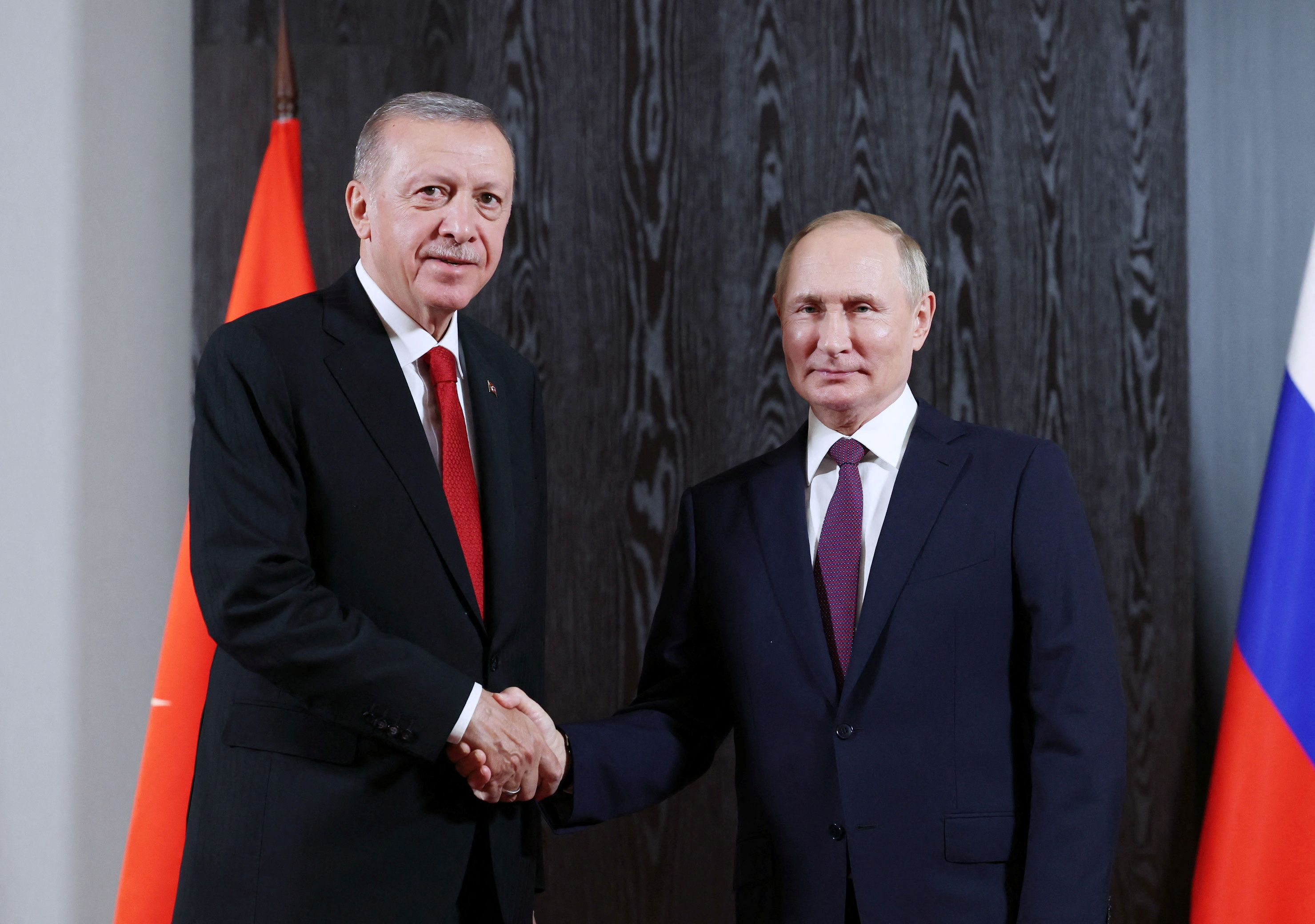 Turkish President Tayyip Erdogan meets with Russian President Vladimir Putin on the sidelines of the Shanghai Cooperation Organization (SCO) summit in Samarkand, Uzbekistan September 16, 2022. Murat Cetinmuhurdar/Turkish Presidential Press Office/Handout via REUTERS ATTENTION EDITORS - THIS PICTURE WAS PROVIDED BY A THIRD PARTY. NO RESALES. NO ARCHIVES.