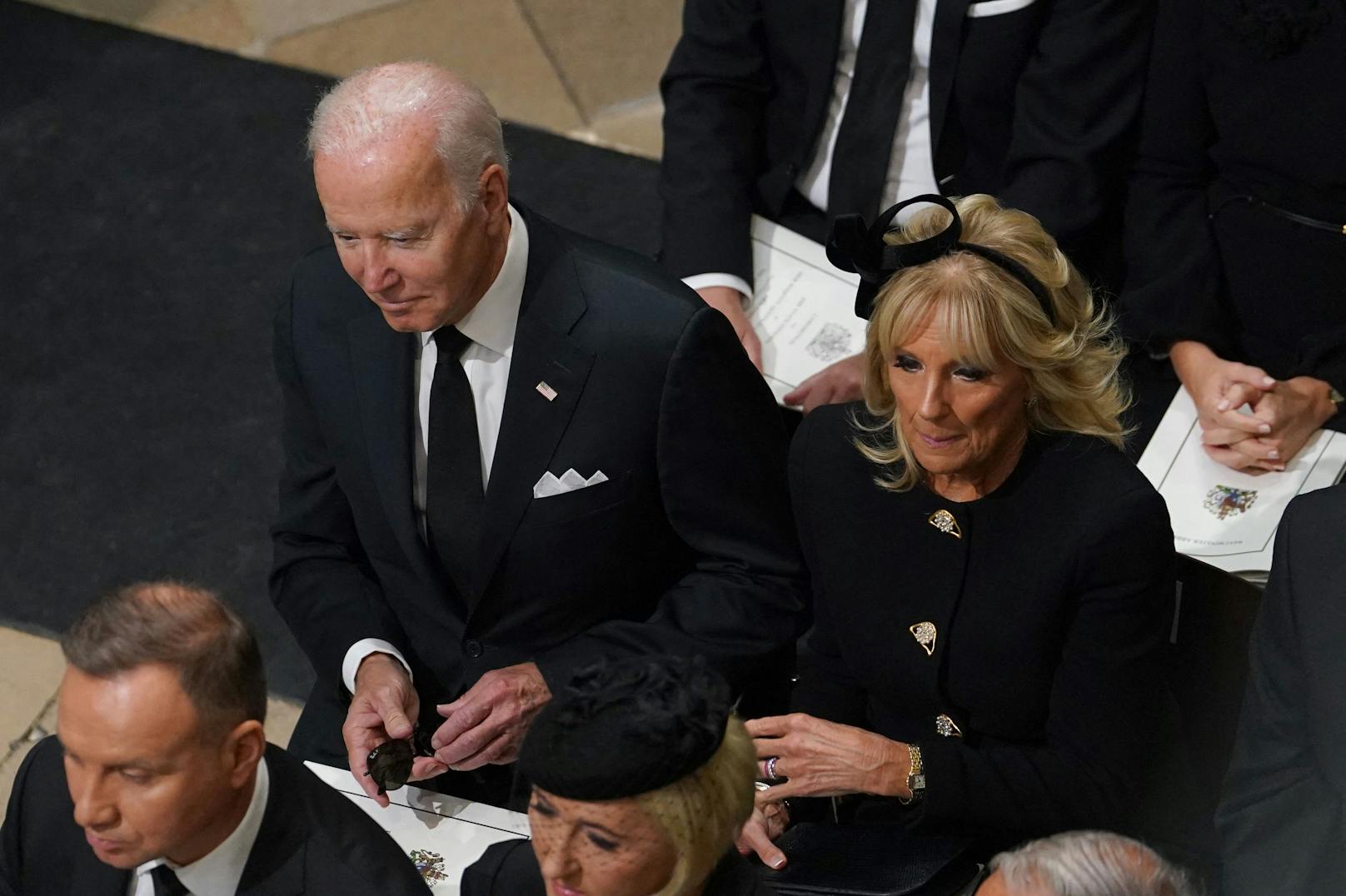 Präsident Joe Biden und First Lady Jill Biden nahmen am 19. September 2022 ihre Plätze in der Westminster Abbey ein. Trump findet das lachhaft.