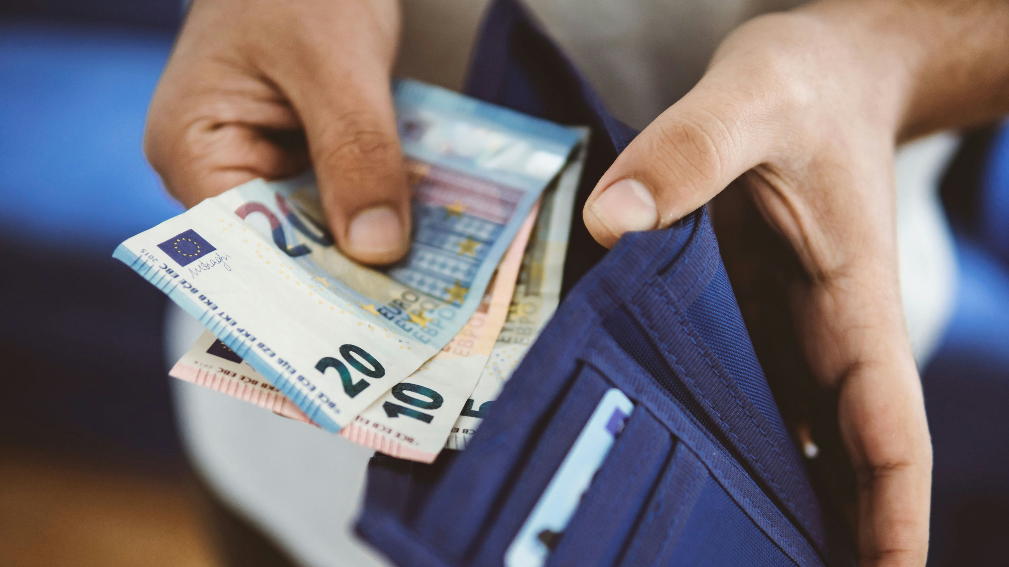 Österreichs Reallöhne gehen deutlich zurück, weil alles teurer wird.