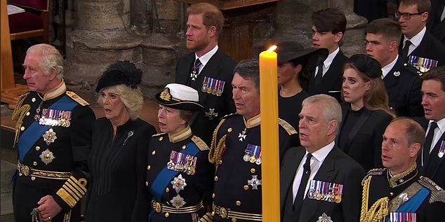 Meghans Gesicht wurde von einer Kerze verdeckt