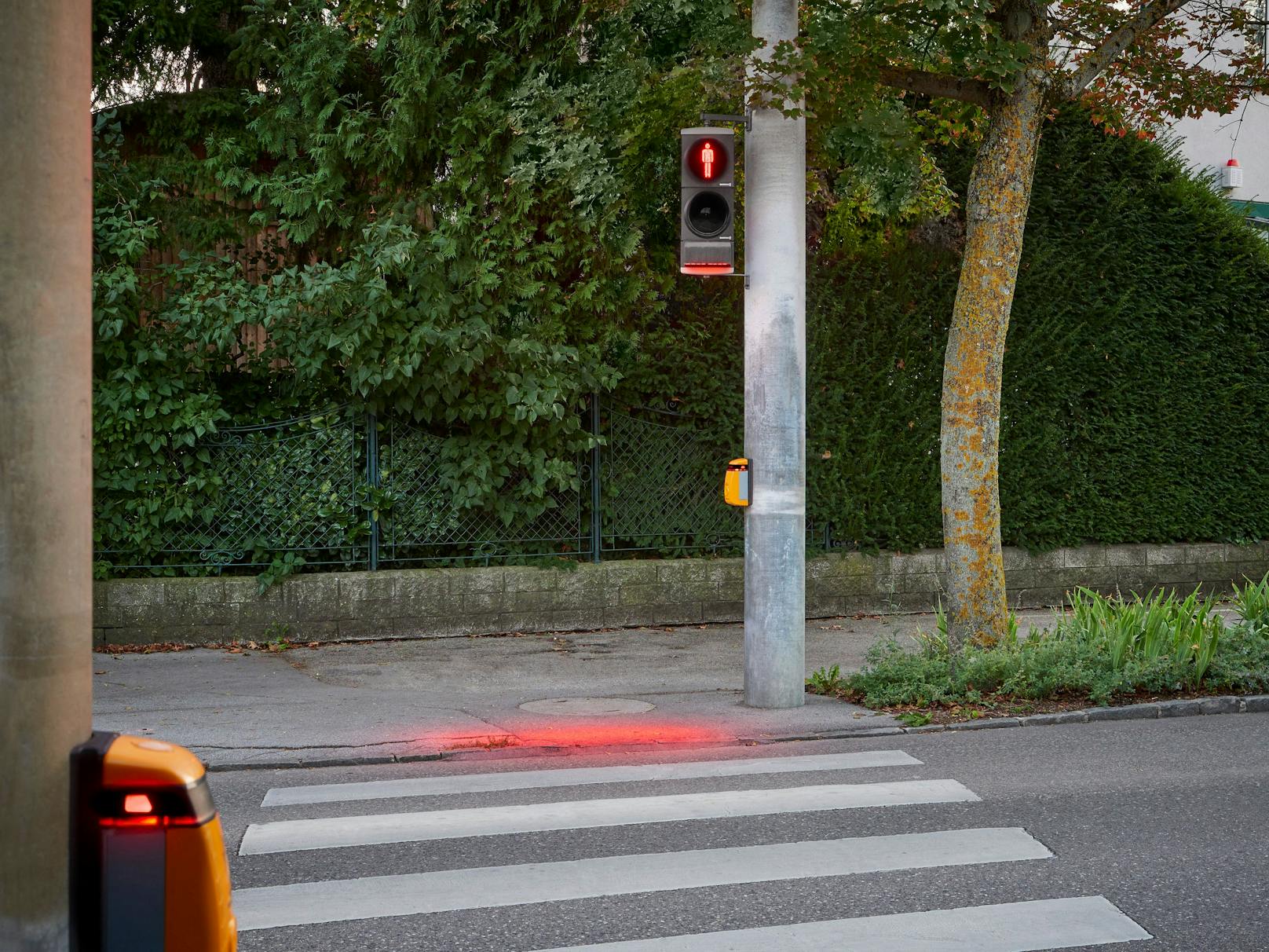 Aufnahmen der Hightech-Ampel und ihrer Funktionsweise. 