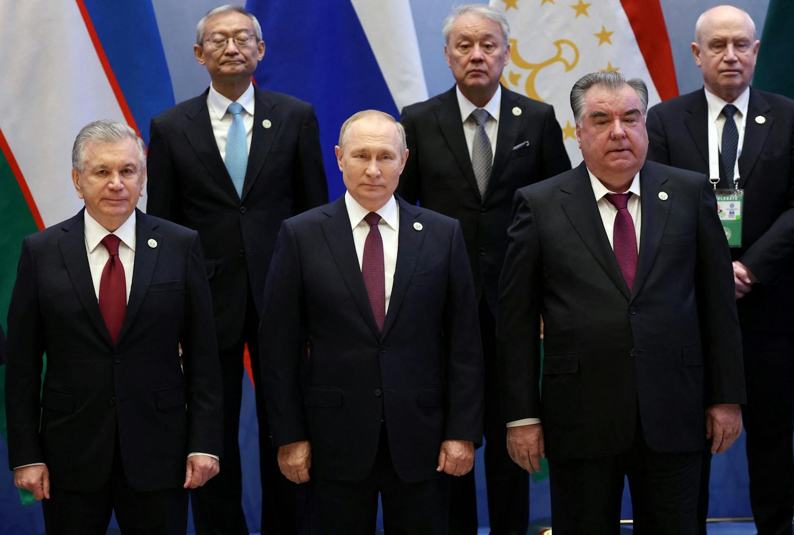 Erdogan war aber nicht der einzige andere Staatschef mit dem Putin konferierte. Im Bild neben ihm der usbekische Präsident&nbsp;Shavkat Mirziyoyev (l.) und der tadschikische Präsident Emomalij Rahmon (r.)