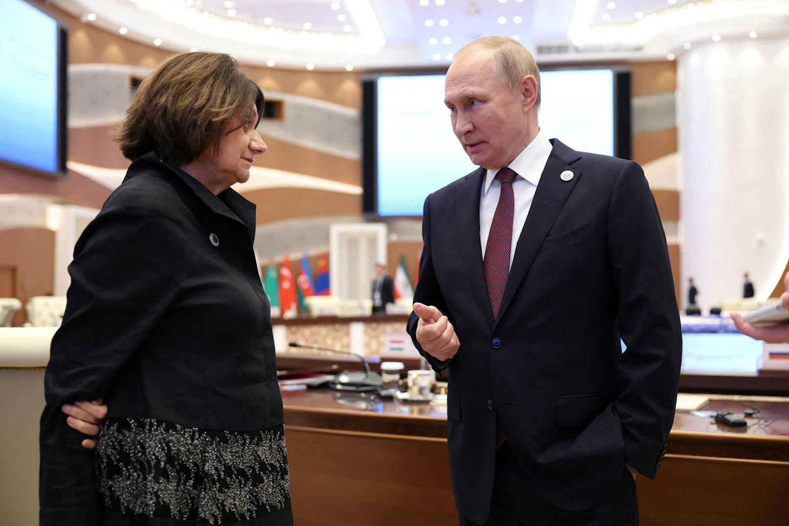 Putin mit der UN-Untergeneralsekretärin für politische Angelegenheiten&nbsp;Rosemary Anne DiCarlo.