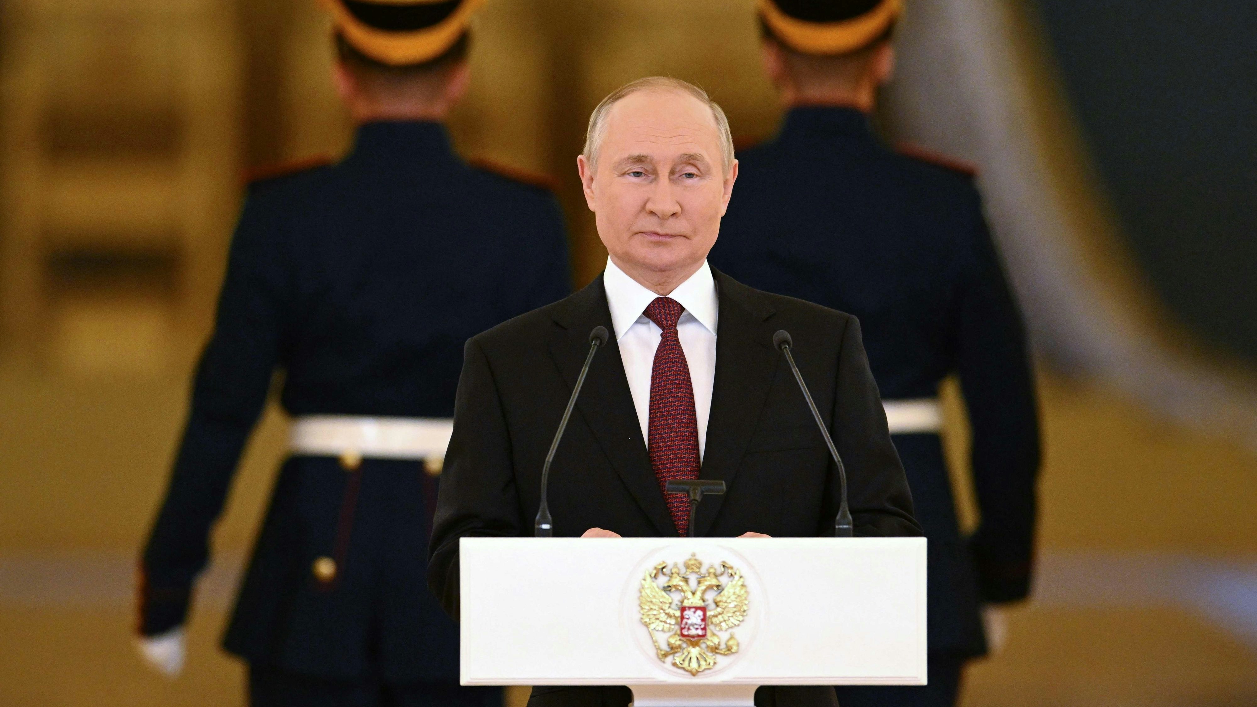 Download von www.picturedesk.com am 20.09.2022 (19:43).  Russian President Vladimir Putin delivers a speech during a ceremony to receive credentials from foreign ambassadors to Russia at the Alexander Hall of the Grand Kremlin Palace in Moscow on September 20, 2022. (Photo by Pavel Bednyakov / SPUTNIK / AFP) - 20220920_PD2802 - Rechteinfo: Rights Managed (RM) Nur für redaktionelle Nutzung! Werbliche Nutzung erfordert Freigabe: bitte schicken Sie uns eine Anfrage.
