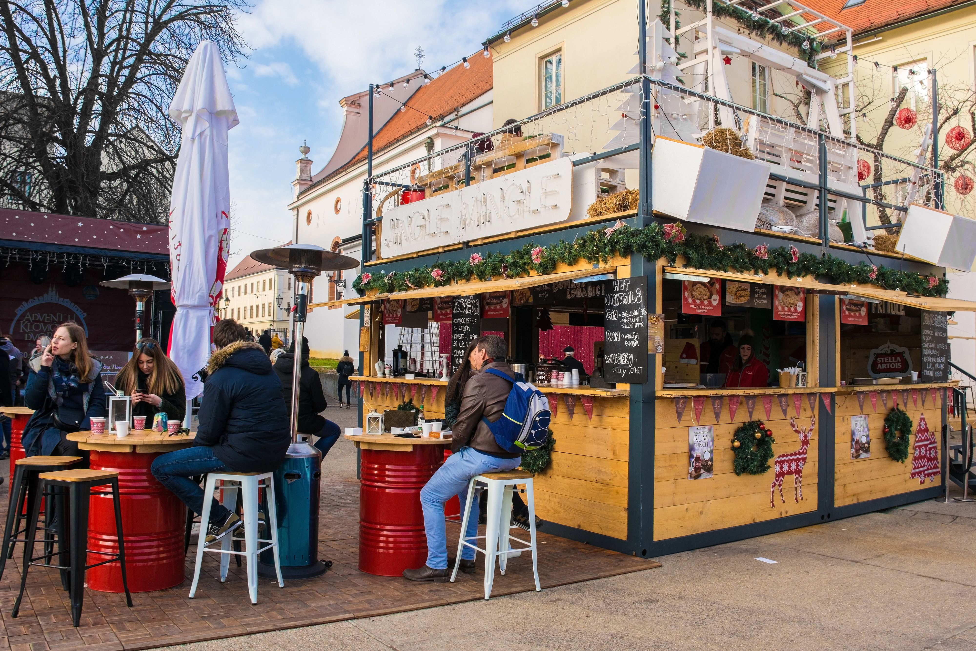 Heizstrahler sind für Standbetreiber auf Adventmärkten wichtig.
