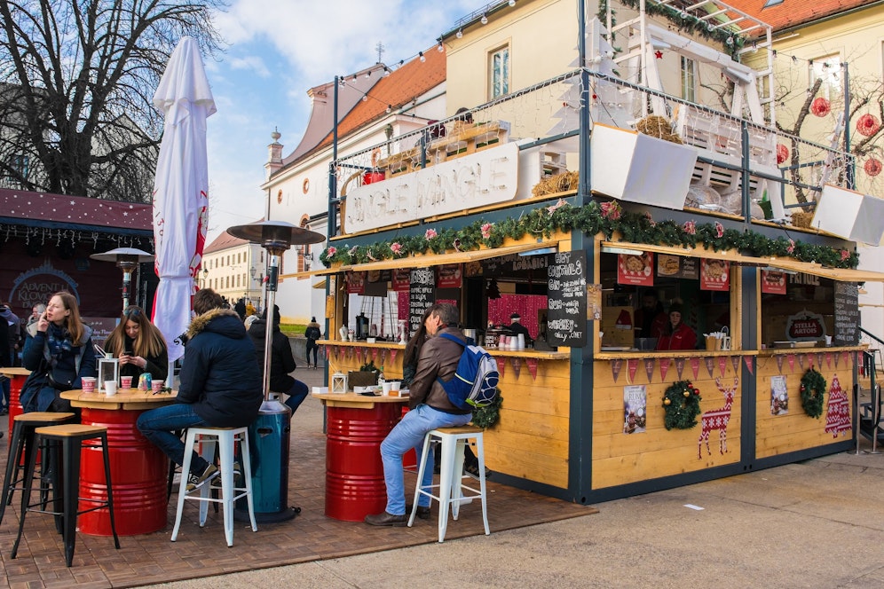 Heizstrahler sind für Standbetreiber auf Adventmärkten wichtig.