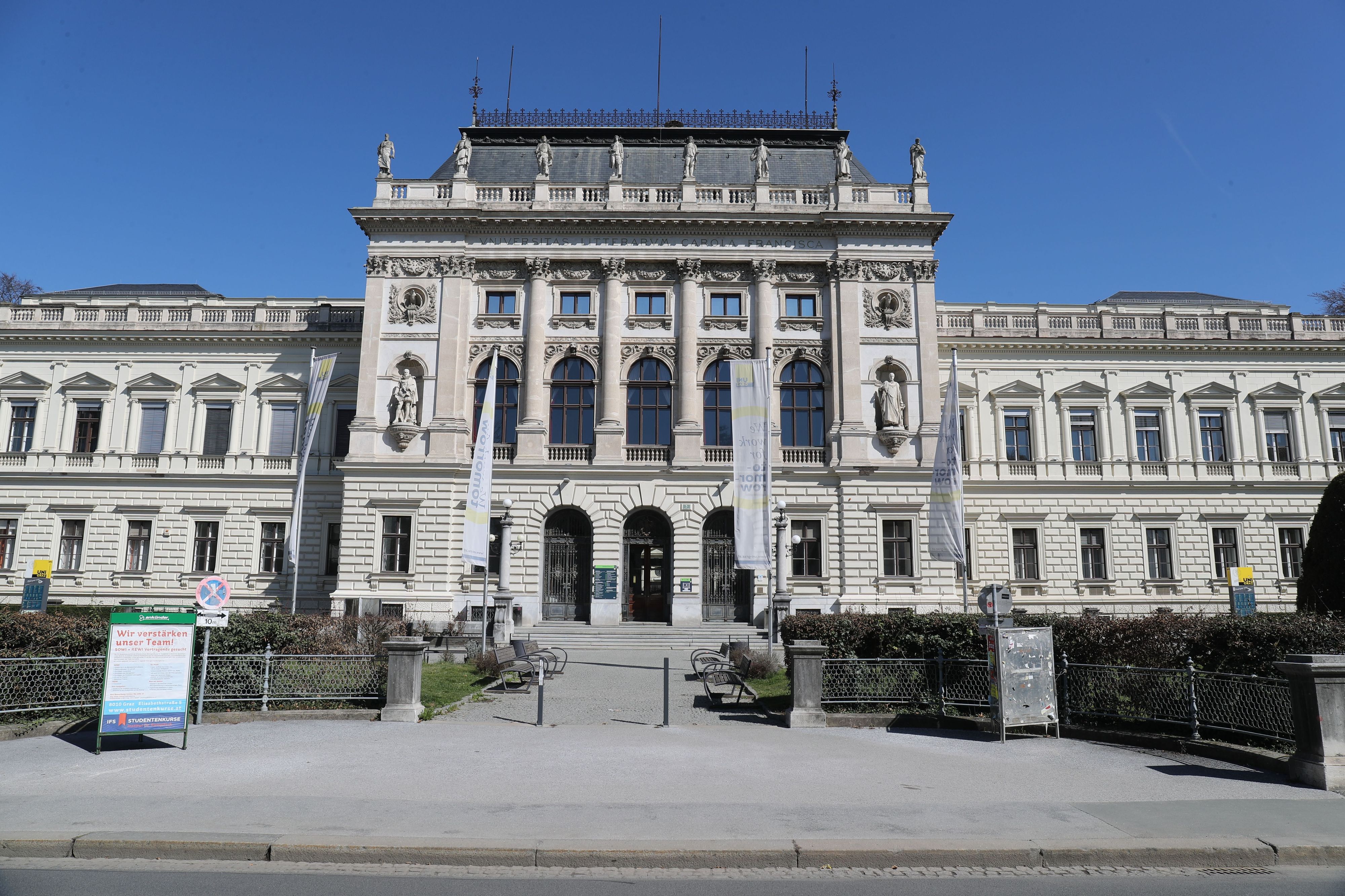 Download von www.picturedesk.com am 21.09.2022 (12:14).  Graz, AUSTRIA - MARCH 16: Closed university during Coronavirus Affects Everyday Life In Austria at Karl Franzens Universitaet in Graz on March 16, 2020 in Graz Austria.200316_SEPA_31_040 - 20200316_PD14551 - Rechteinfo: Rights Managed (RM)