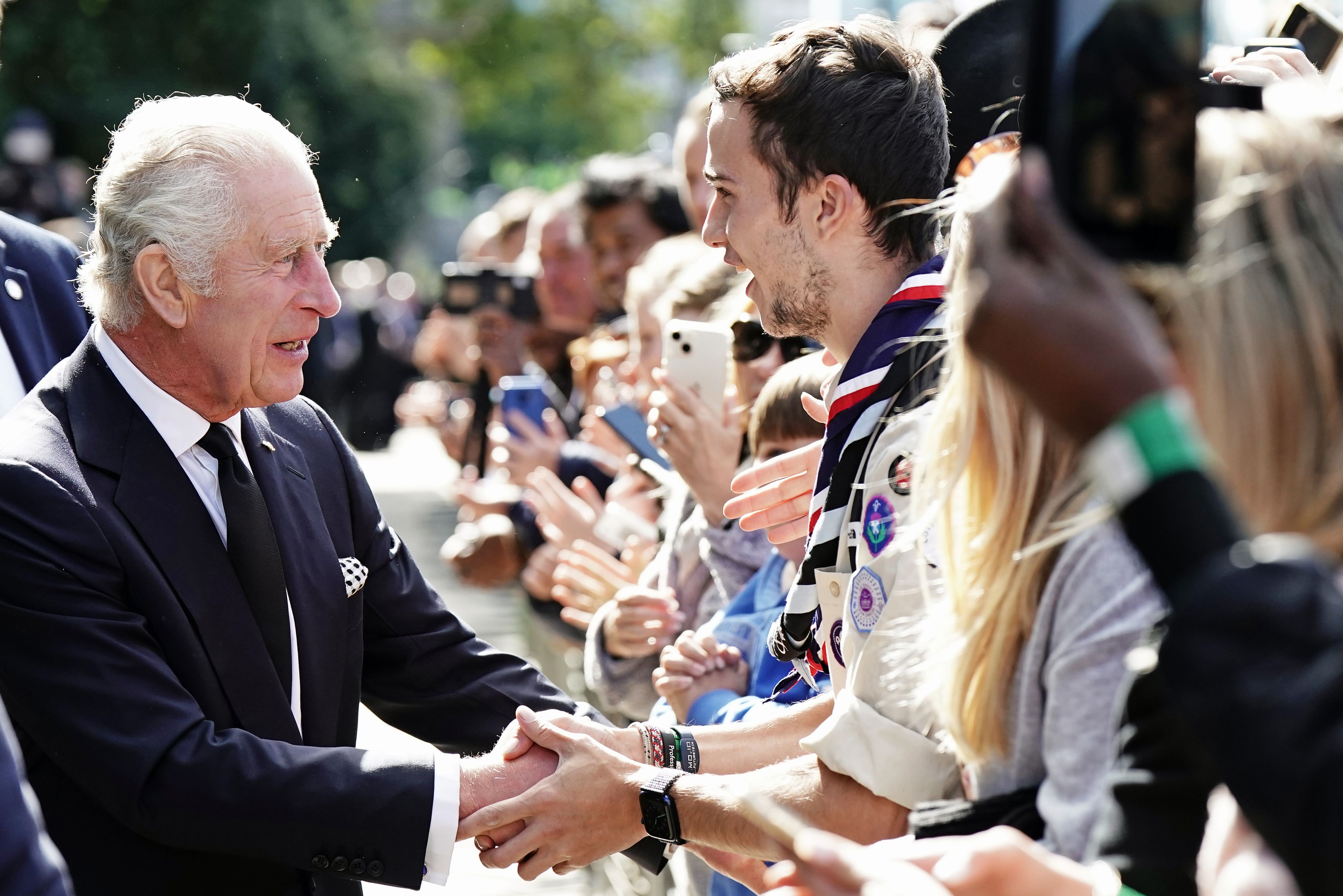 Nach dem Tod der Queen zeigte sich Charles volksnah.