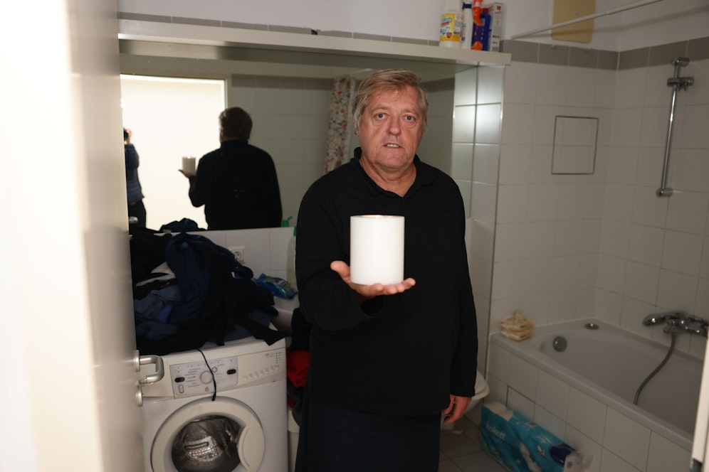 Kurt L. hatte sechs Tage lang keinen Strom in der Wohnung. Musste sich bei Kerzenschein waschen und die Zähne putzen.