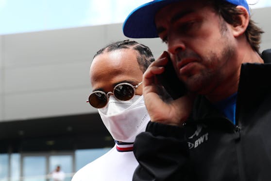 Fernando Alonso (r.) und Lewis Hamilton – zwei Ex-Kollegen, die nicht gut aufeinander zu sprechen sind.