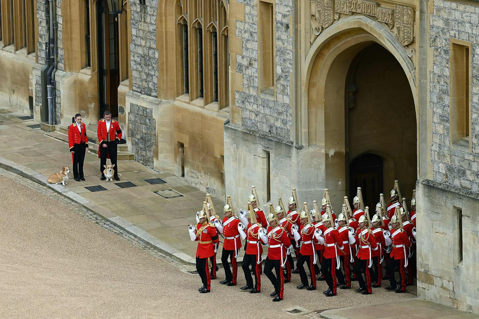 In der Obhut des königlichen Personals durften sie sich ein letzten Mal verabschieden.