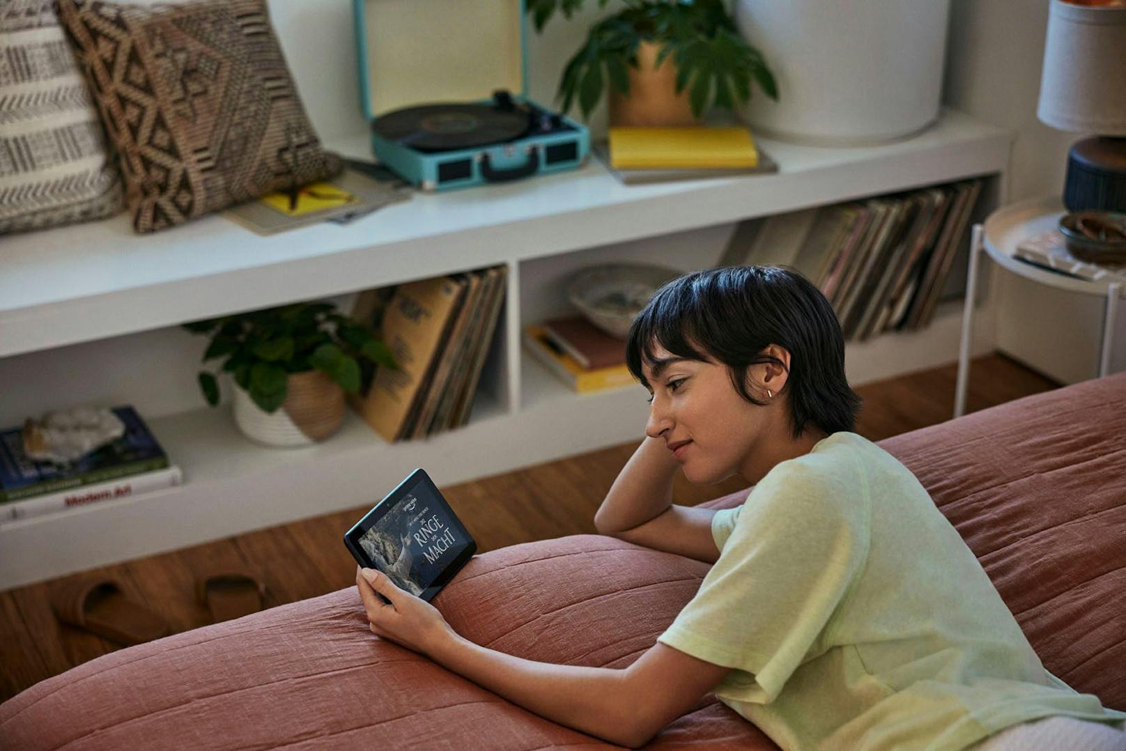 Dünner, leichter, schneller und ideal für Unterhaltung: Amazon stellt neue Fire HD 8-Tablets vor.