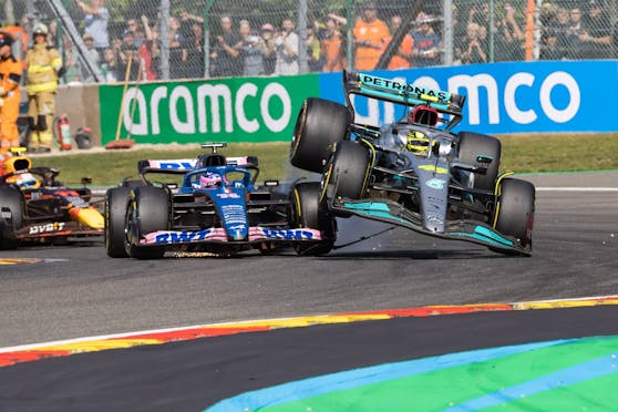 Der Hamilton-Alonso-Crash in Spa.