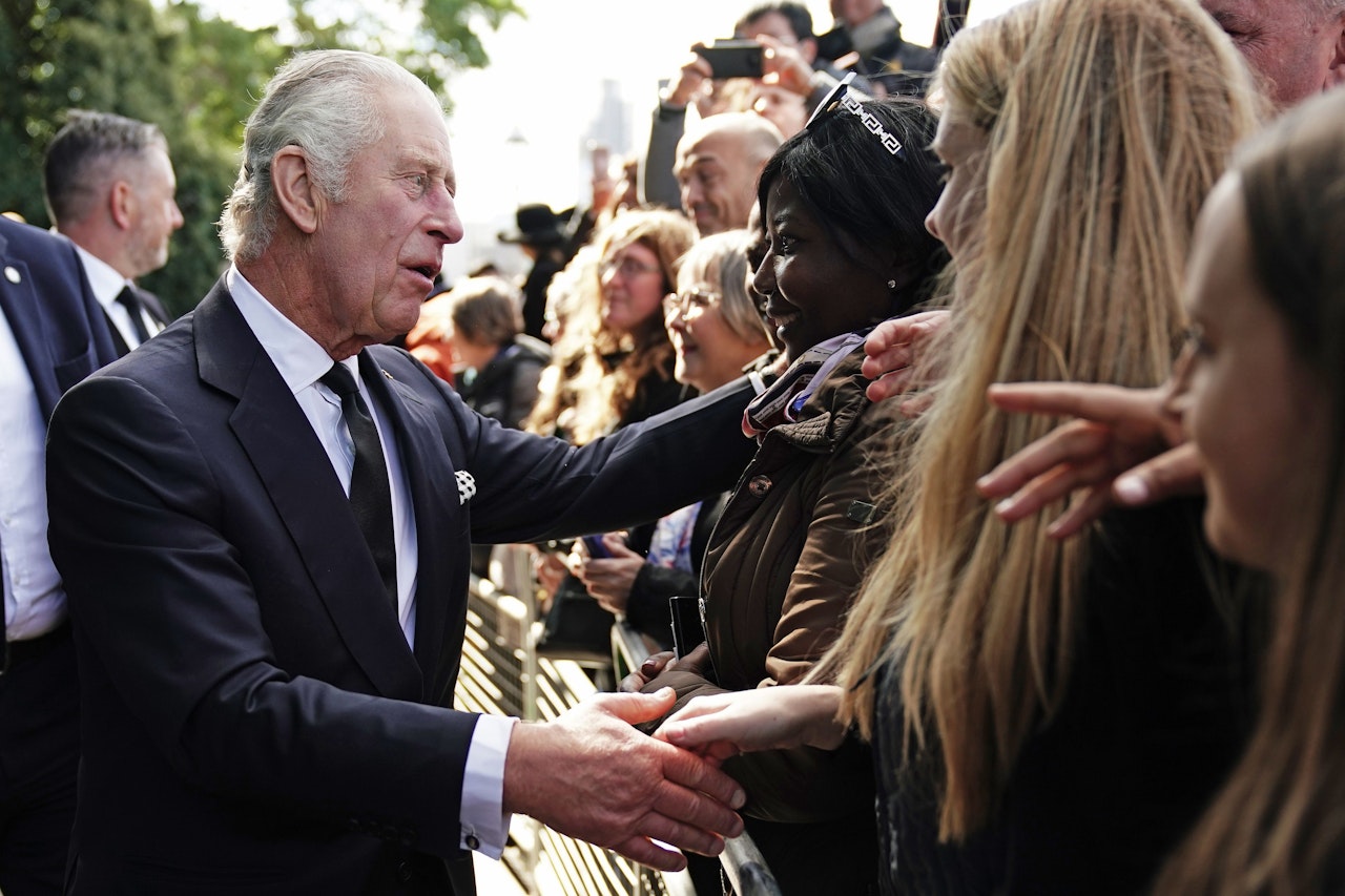 Heute.at - Wollte Charles einem Schwarzen nicht die Hand geben?