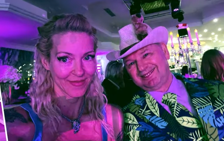 Charly und Simone verstehen sich sehr gut.