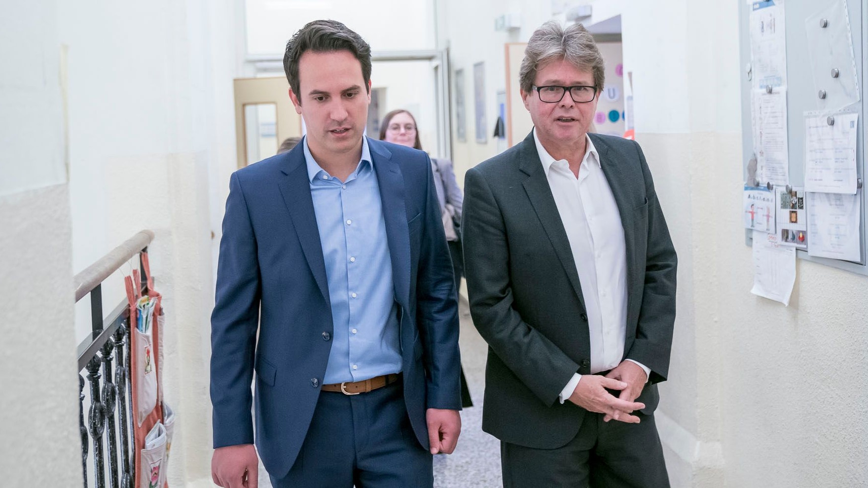 Vizebürgermeister Christoph Wiederkehr (Neos) und Bildungsminister Martin Polaschek (ÖVP) bei einem Schulbesuch.