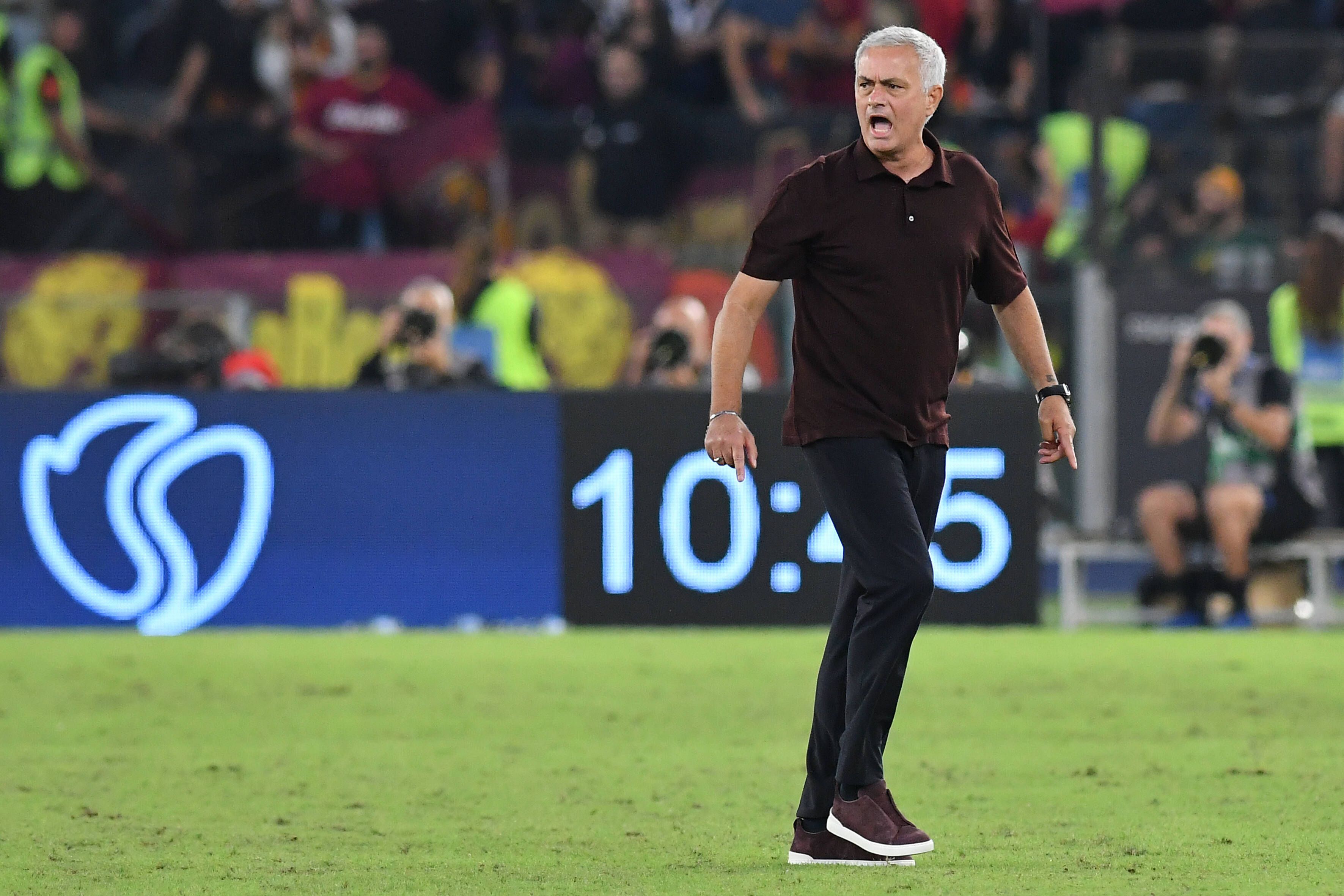 Jose Mourinho fordert seine Spieler zu Schwalben auf.