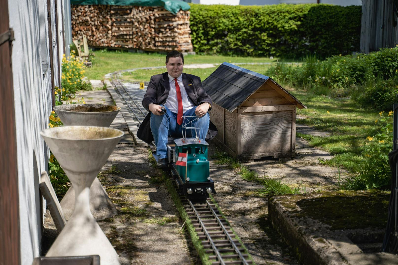 Mit seiner Gartenbahn hat sich Tobias Leitner einen Traum erfüllt.