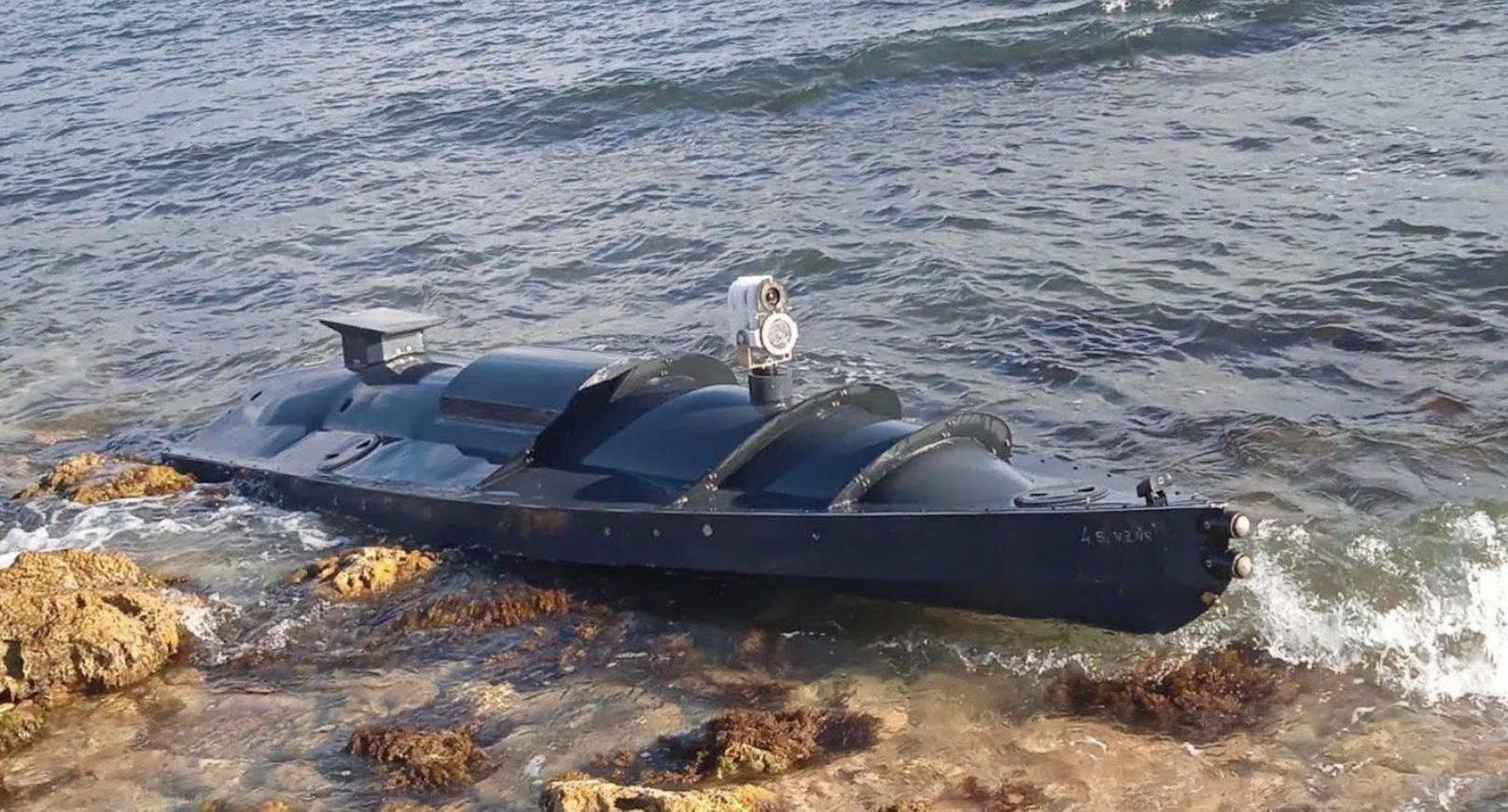 Dieses ukrainische Drohnen-Boot wurde in Sewastopol angespült.