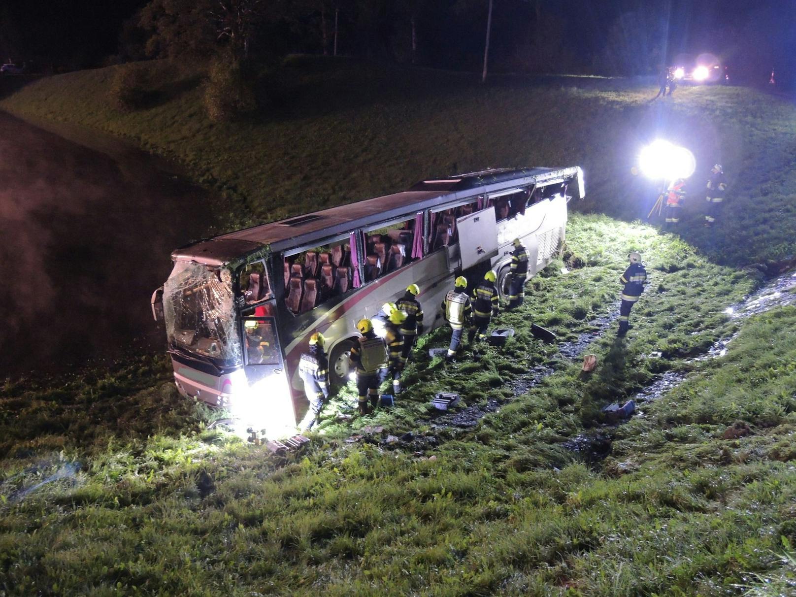 24 Verletzte – Steirischer Reisebus überschlug sich