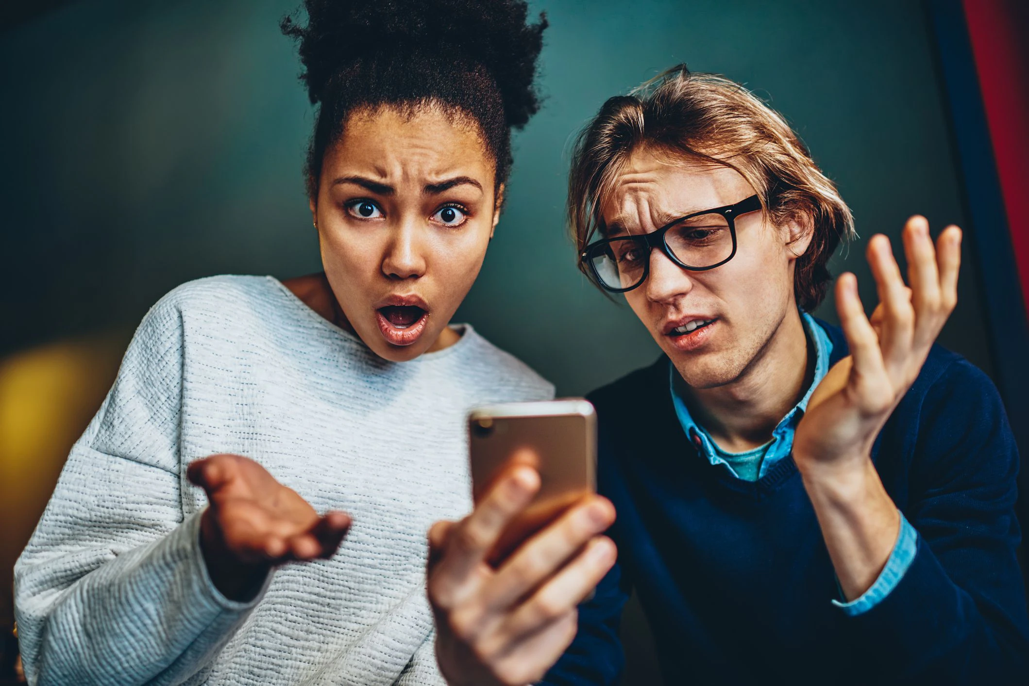Angesichts der Rekord-Inflation droht 2023 ein regelrechter Preishammer bei Handy-Verträgen.