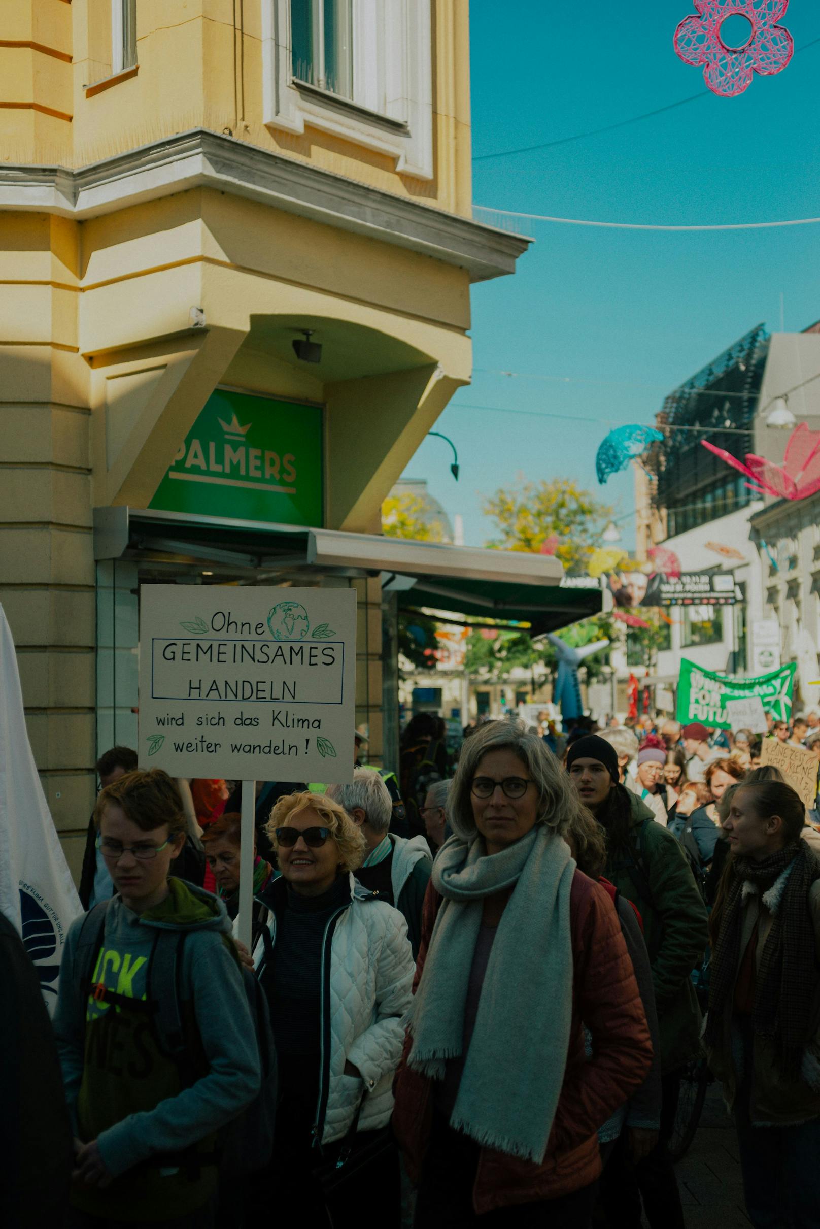 Hunderte Menschen versammelten sich zum Klimastreik in St. Pölten.