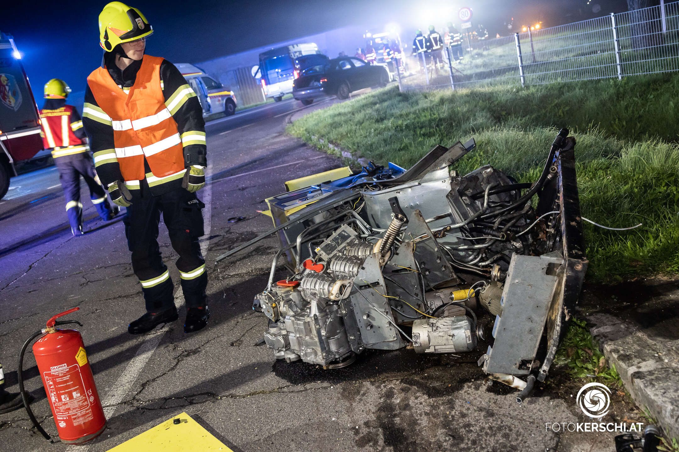 Die völlig zerstörte Zapfsäule
