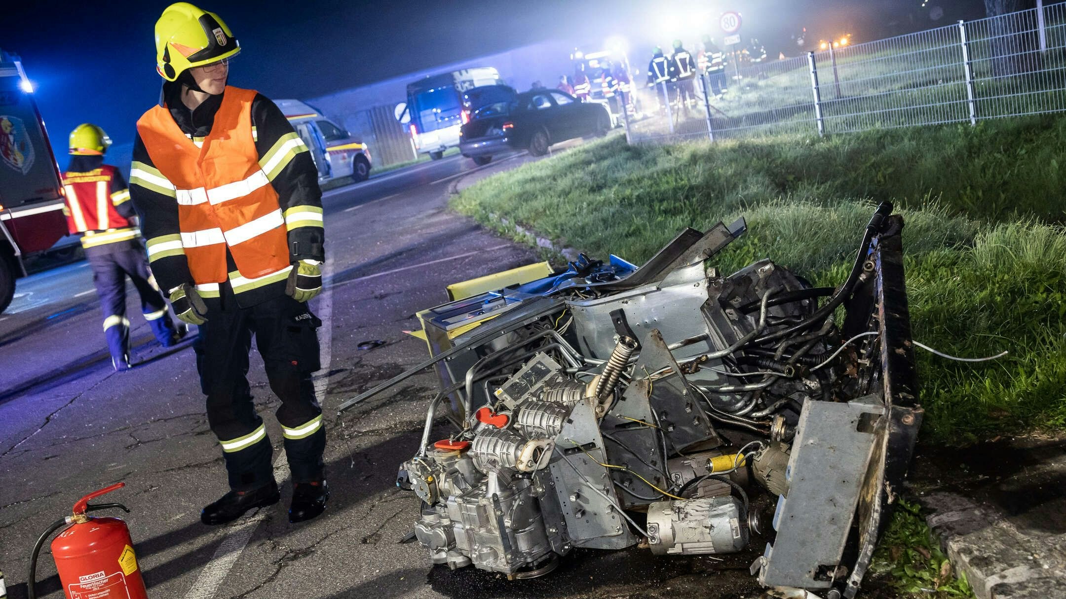 Die völlig zerstörte Zapfsäule