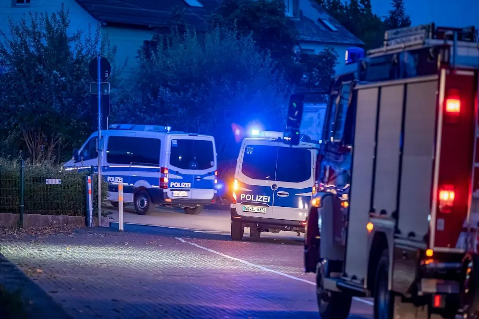 Rettungsdienste, Feuerwehr und Polizei sind laut der Landespolizeiinspektion Gera mit einem Großaufgebot im Einsatz.