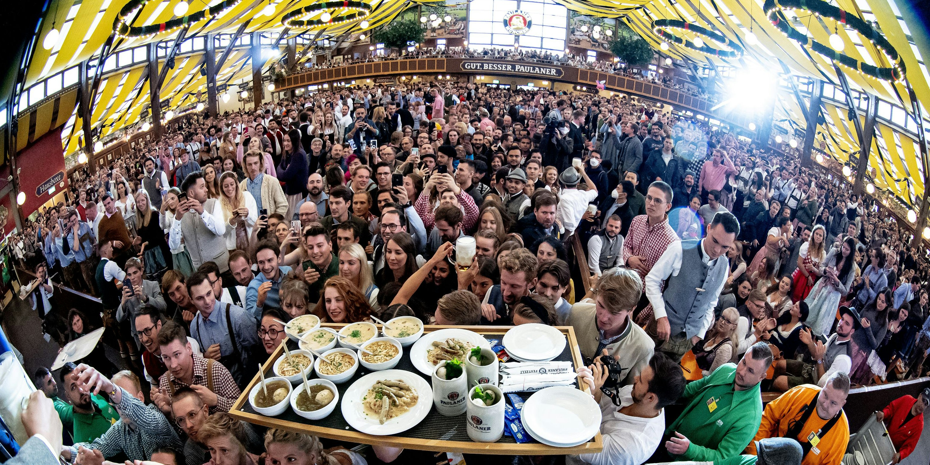 In vielen Zelten gibt es auf der heurigen Wiesn sogar vegane Speisen.