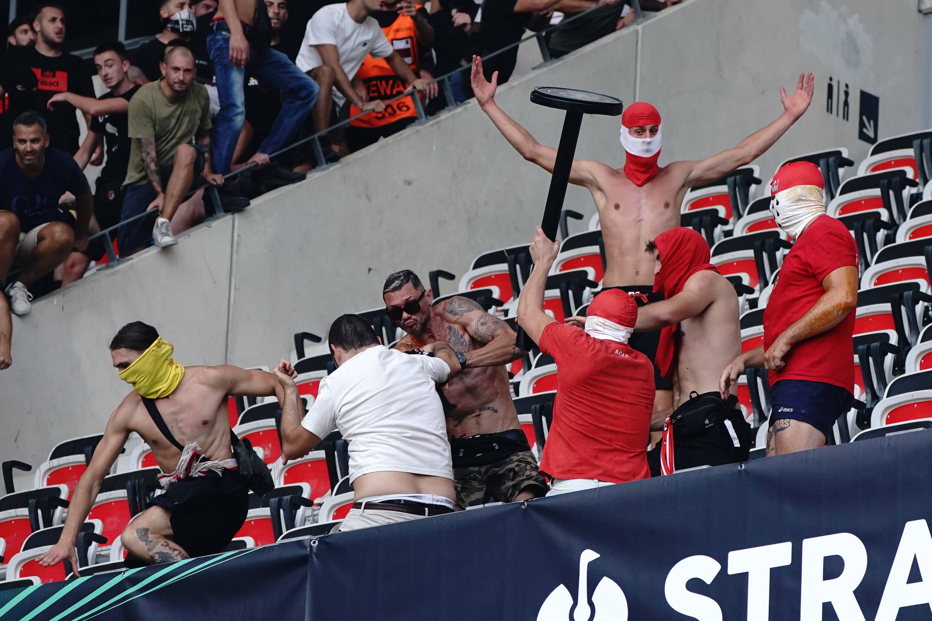 Beim Spiel zwischen Nizza und Köln kam es zu schweren Ausschreitungen.