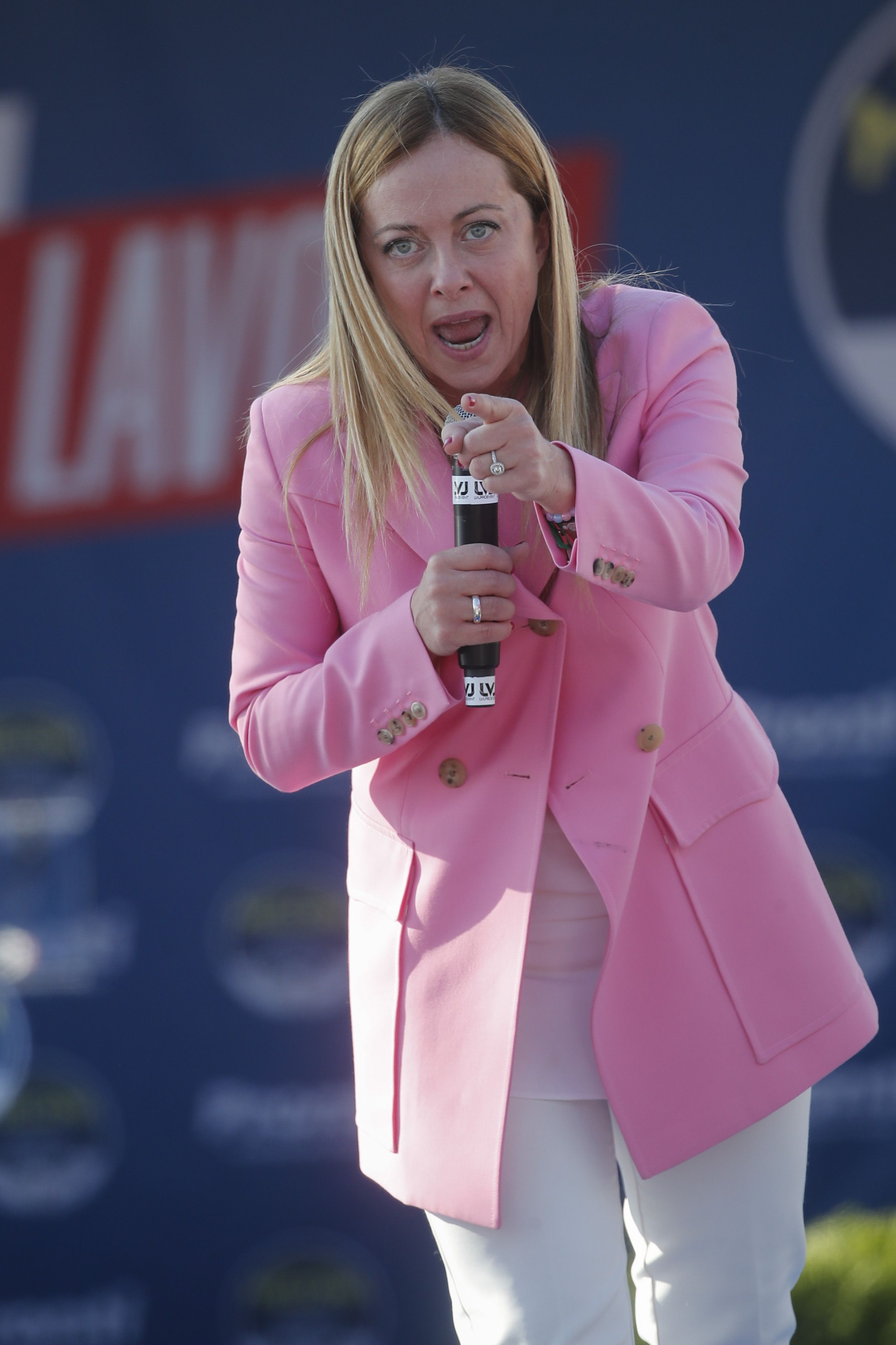 Favoritin:&nbsp;Die Allianz, in der <strong>Giorgia Meloni</strong> und ihre radikal rechte Partei Fratelli d’Italia deutlich am stärksten ist, könnte rund 45 % der Stimmen erhalten.